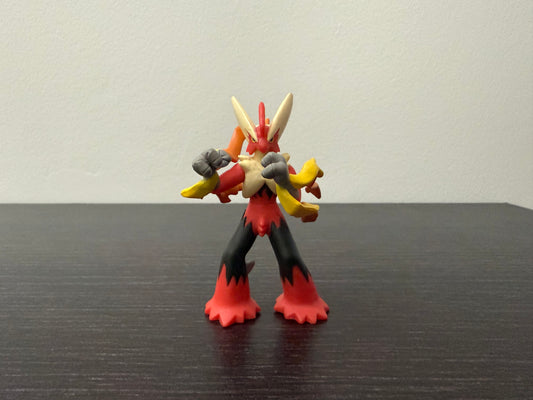 MEGA BLAZIKEN - FIGURE TOMY ARTS
