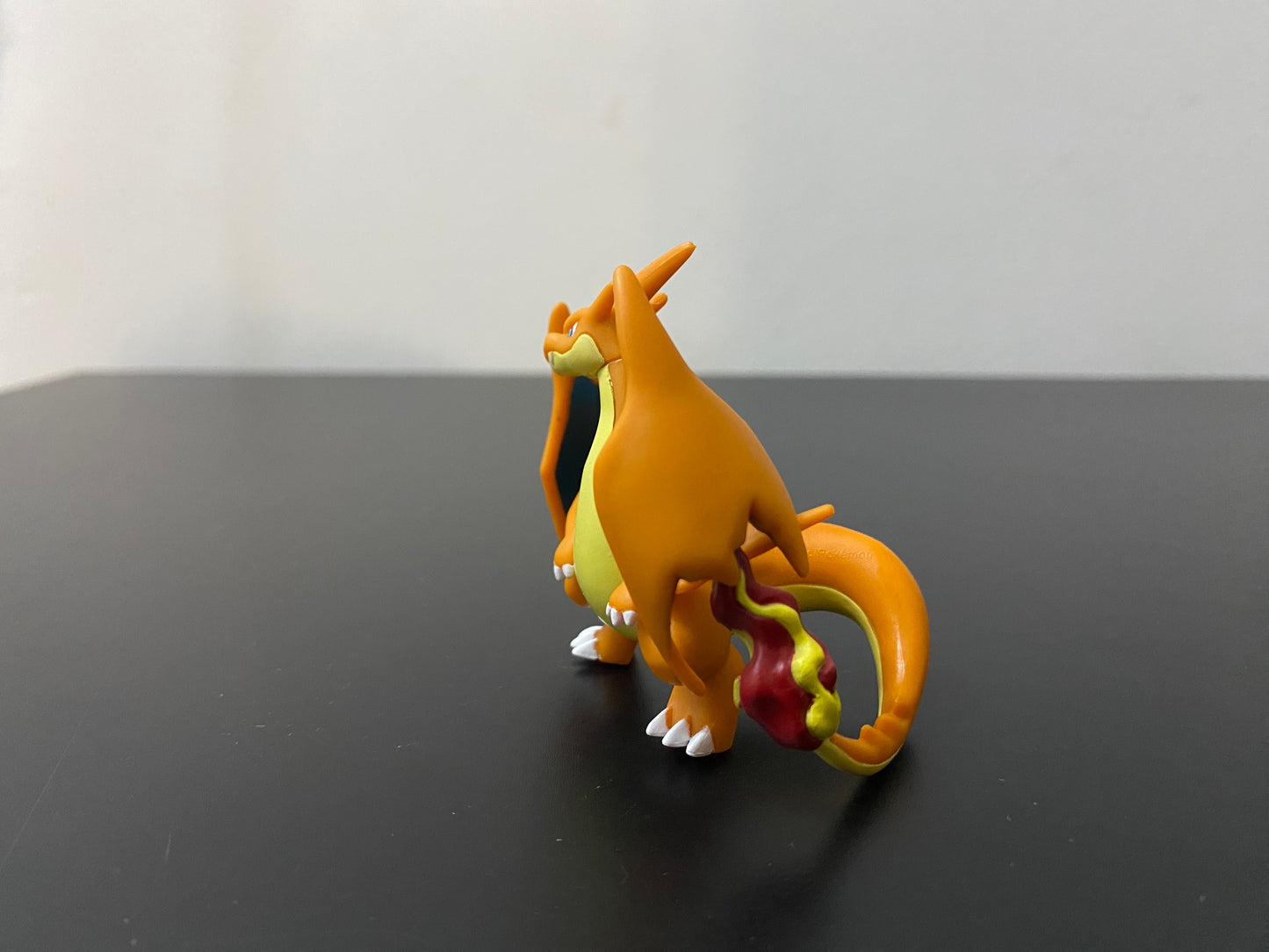 MEGA CHARIZARD Y HYPER SIZE - FIGURE TOMY