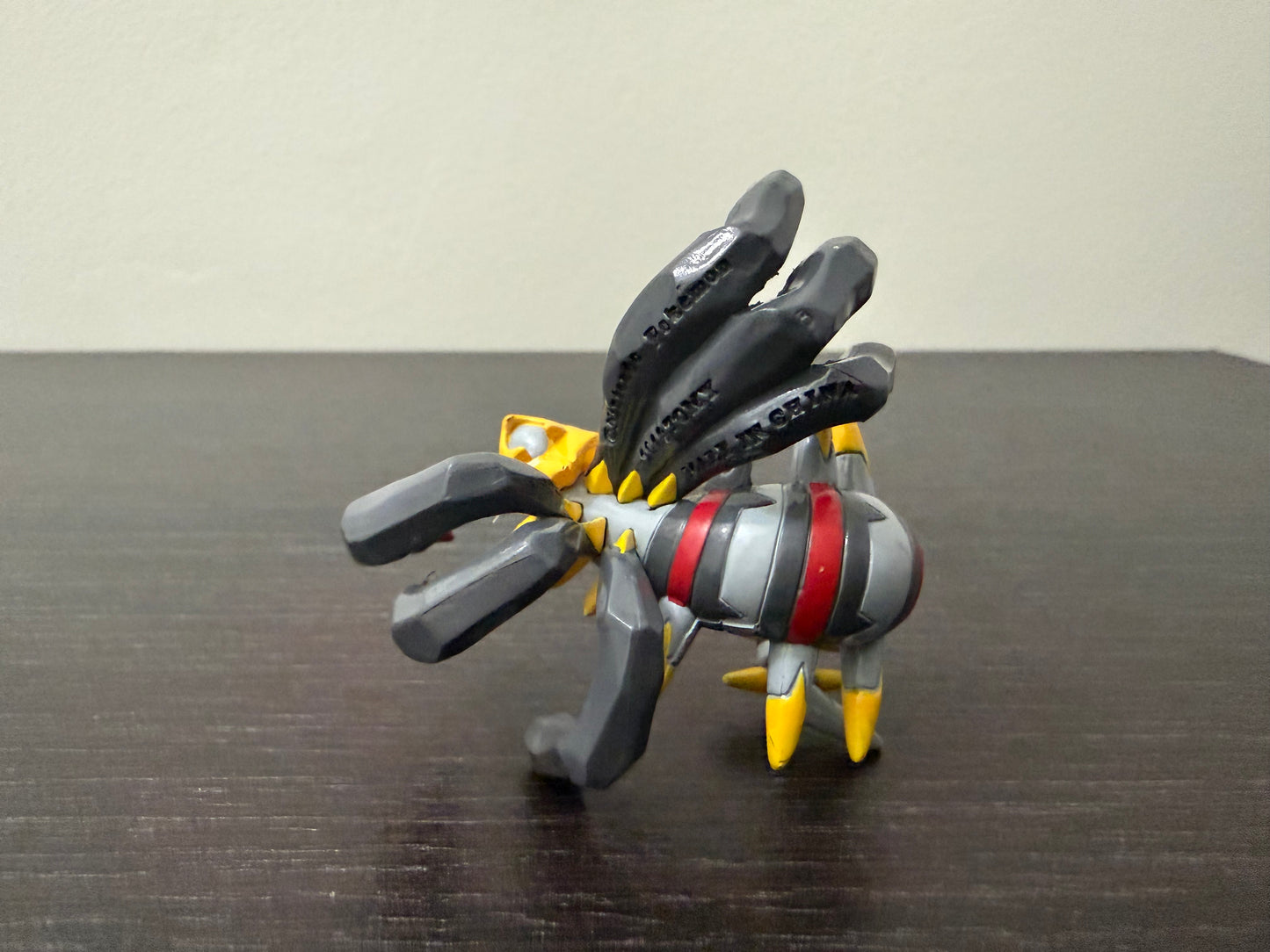 GIRATINA ORIGINAL FORM BATTLE POSE 2008 - FIGURE TOMY