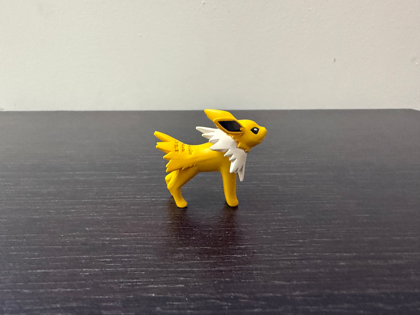 JOLTEON ALTERNATIVE POSE - FIGURE TOMY CGTSJ