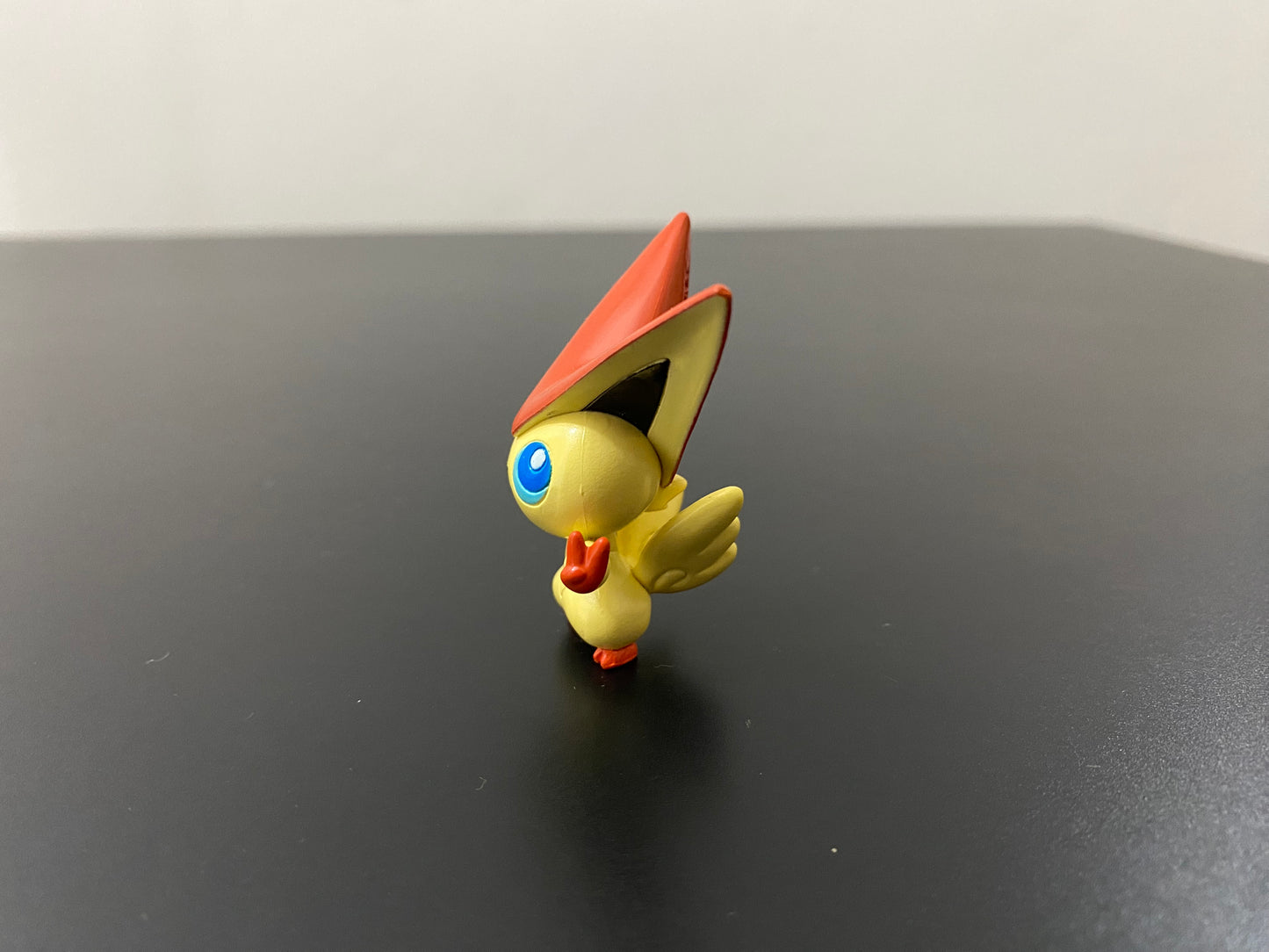 VICTINI - FIGURE TOMY