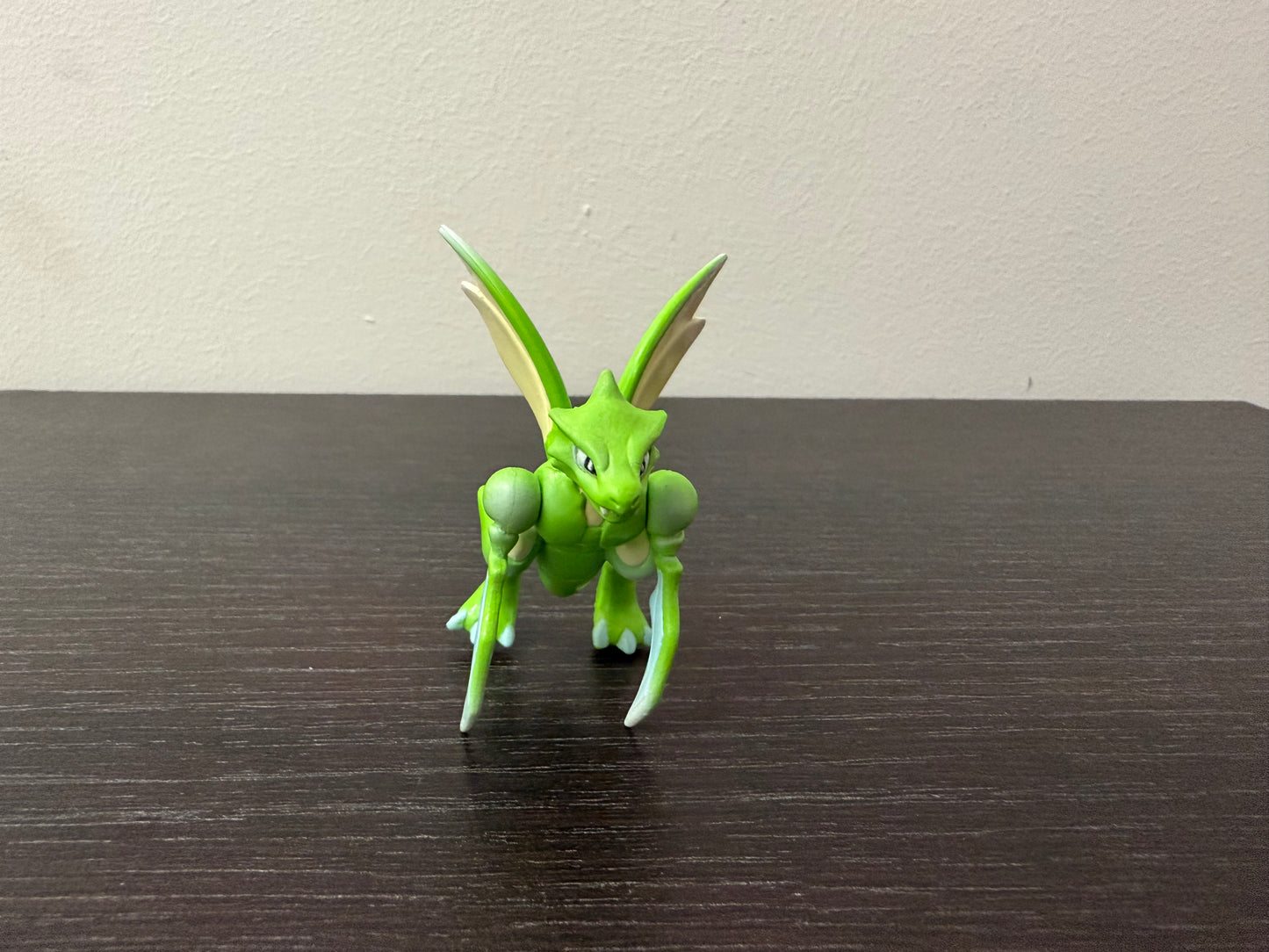 SCYTHER - FIGURE TOMY CGTSJ