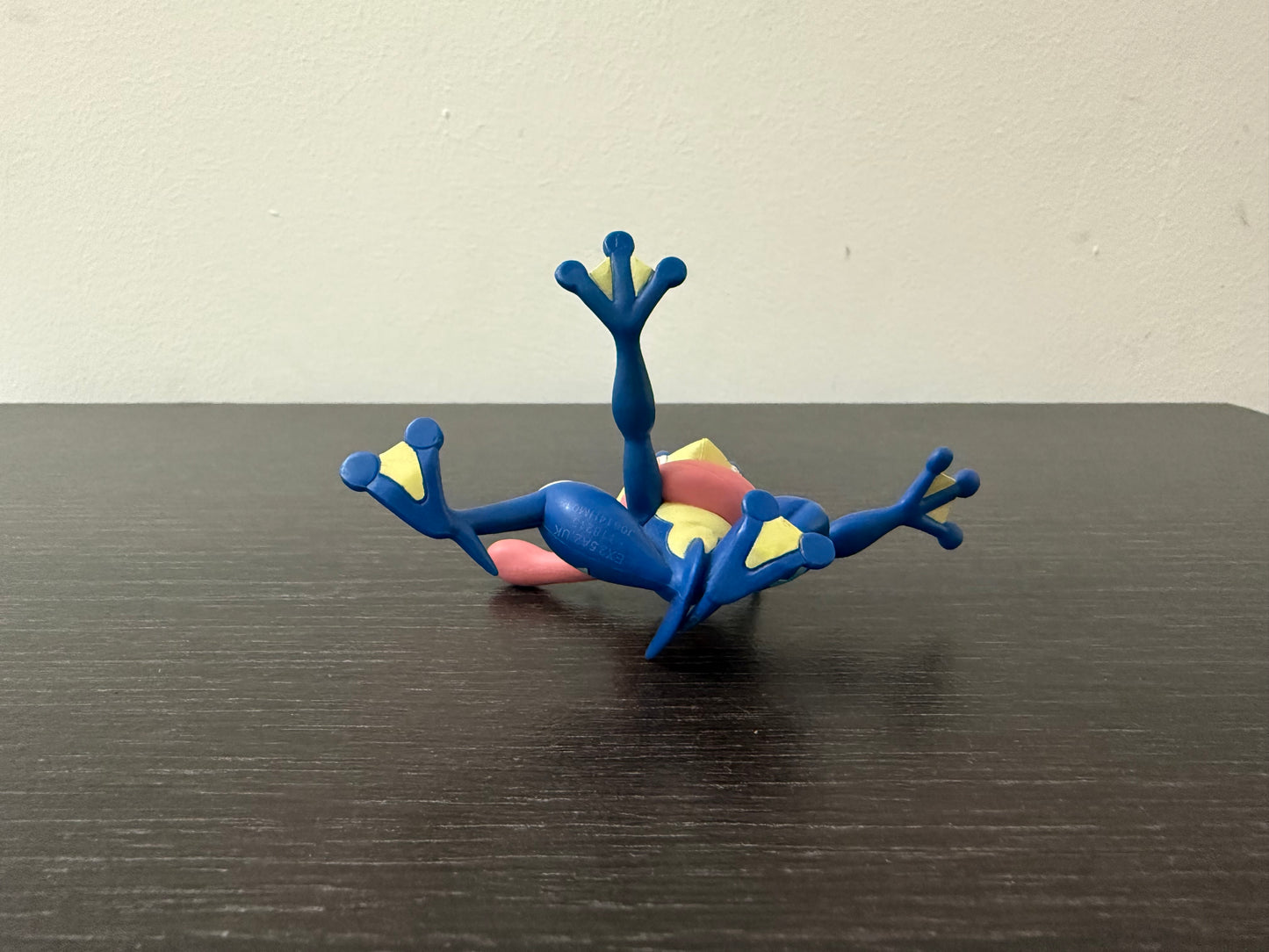 GRENINJA HYPER SIZE - FIGURE TOMY