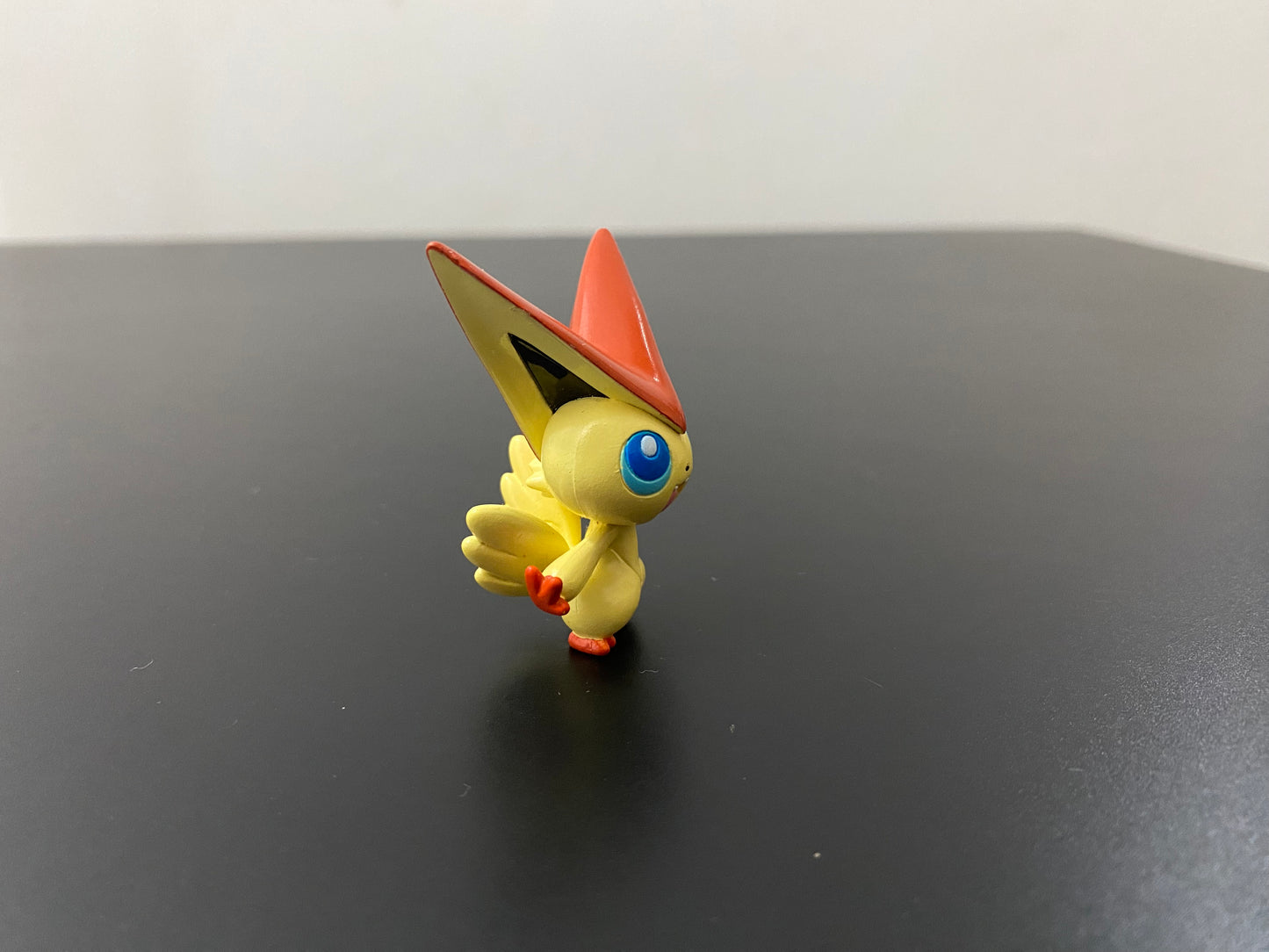 VICTINI - FIGURE TOMY