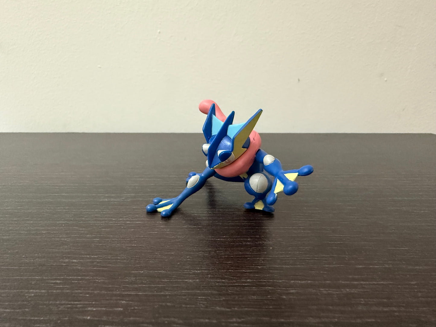 GRENINJA HYPER SIZE - FIGURE TOMY