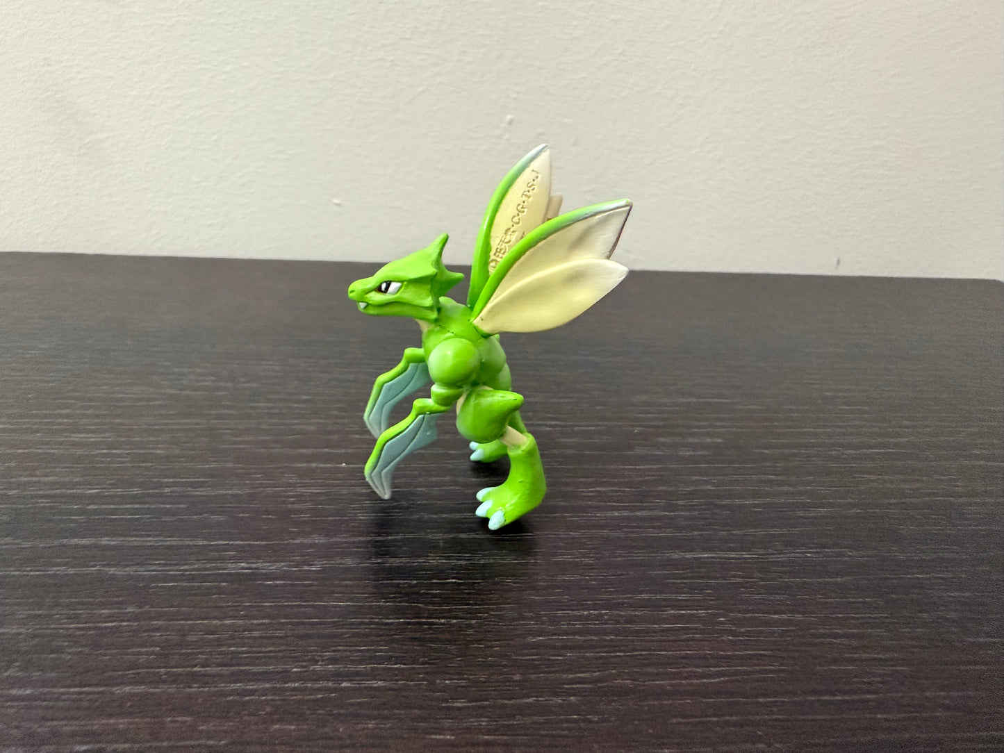 SCYTHER - FIGURE TOMY CGTSJ