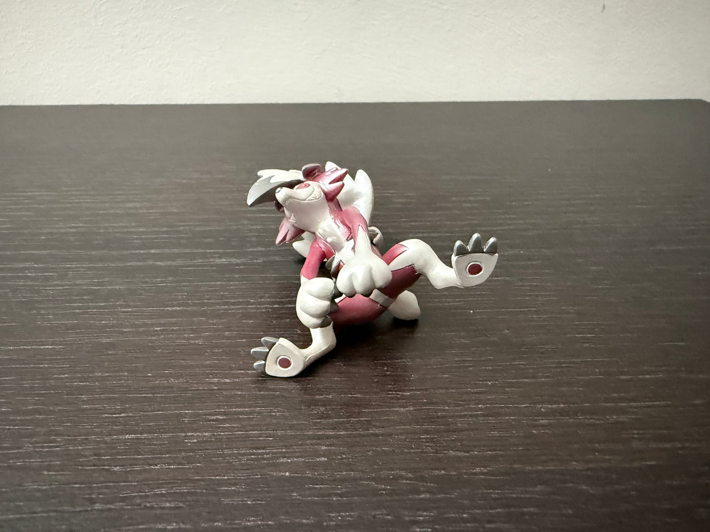 LYCANROC MIDNIGHT FORM HYPER SIZE PEARLY - FIGURE TOMY