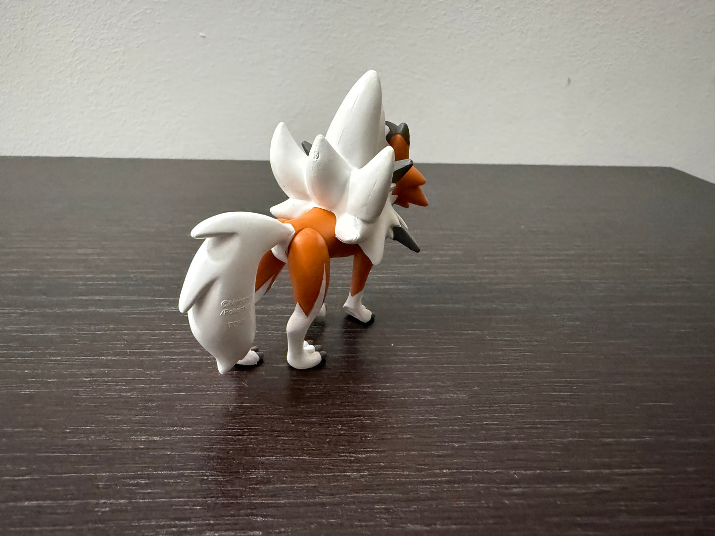 LYCANROC DUSK FORM HYPER SIZE - FIGURE TOMY