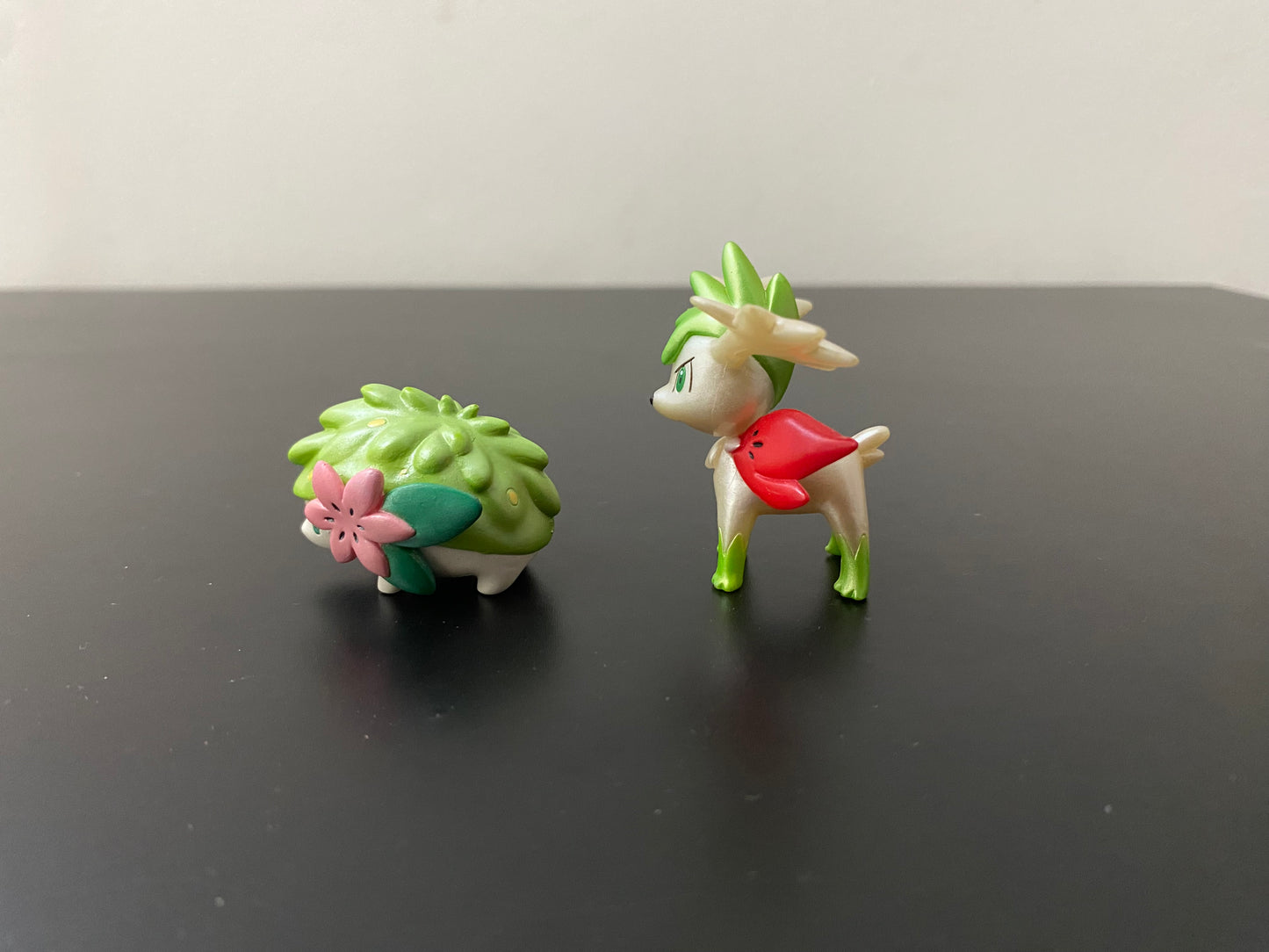 SHAYMIN SKY FORM & SHAYMIN PEARLY - FIGURE TOMY CGTSJ