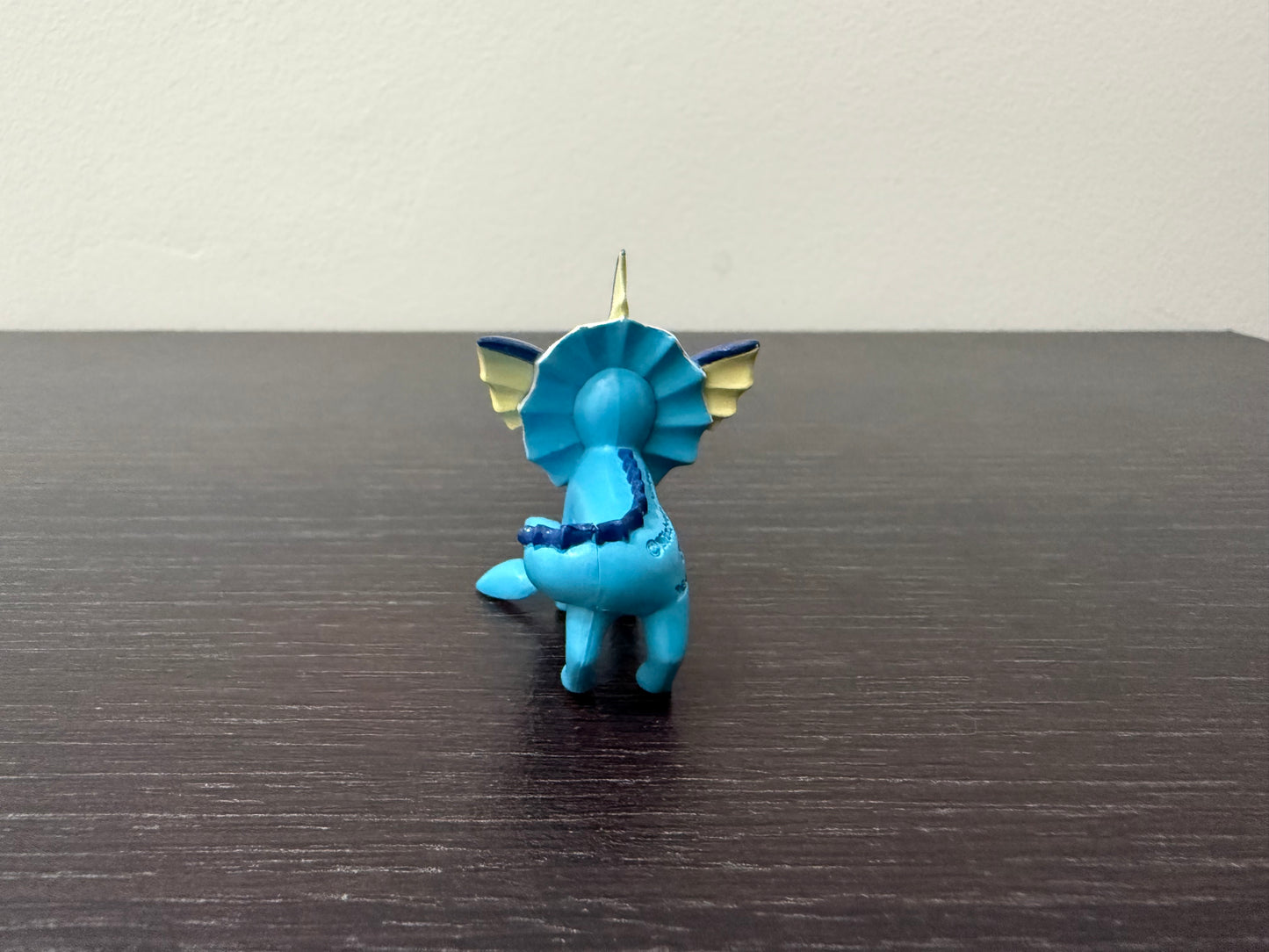 VAPOREON ALTERNATIVE POSE - FIGURE TOMY