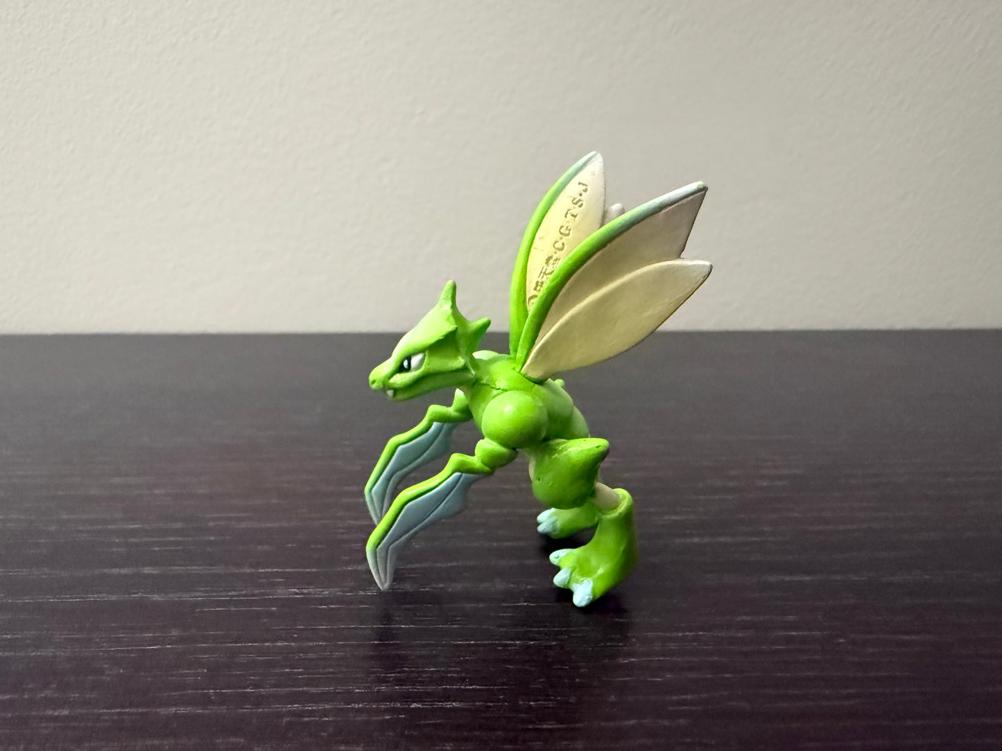 SCYTHER - FIGURE TOMY CGTSJ