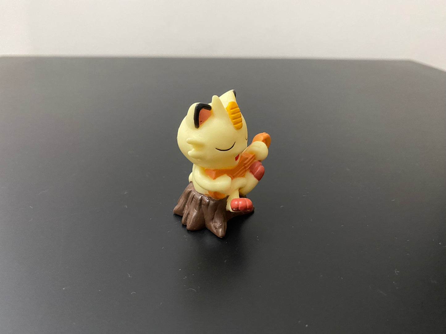 MEOWTH GUITAR - BANDAI FINGER PUPPET