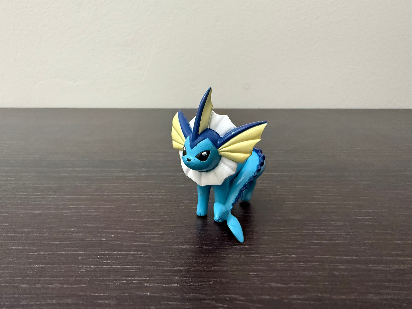 VAPOREON ALTERNATIVE POSE - FIGURE TOMY