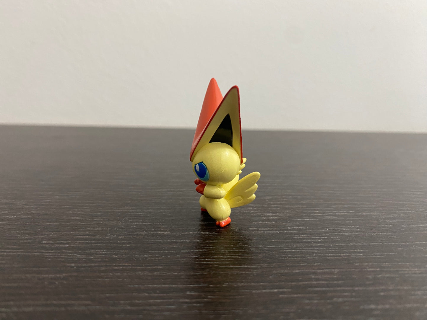 VICTINI BATTLE POSE - FIGURE TOMY CGTSJ