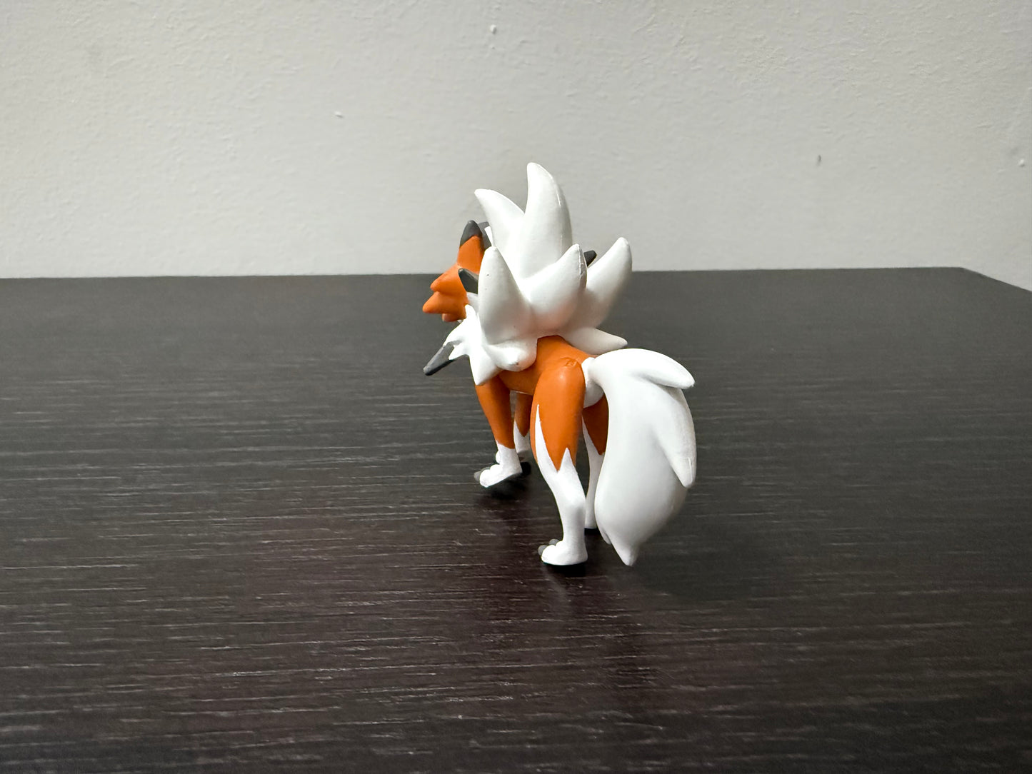 LYCANROC DUSK FORM HYPER SIZE - FIGURE TOMY