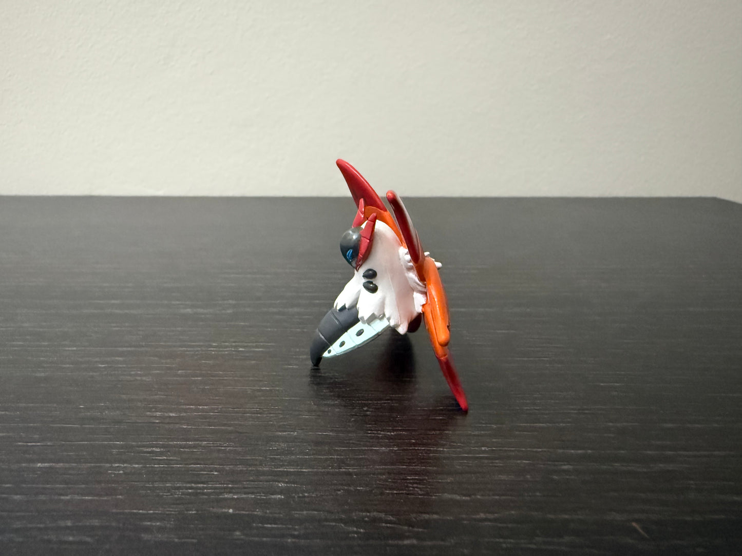 VOLCARONA - FIGURE TOMY