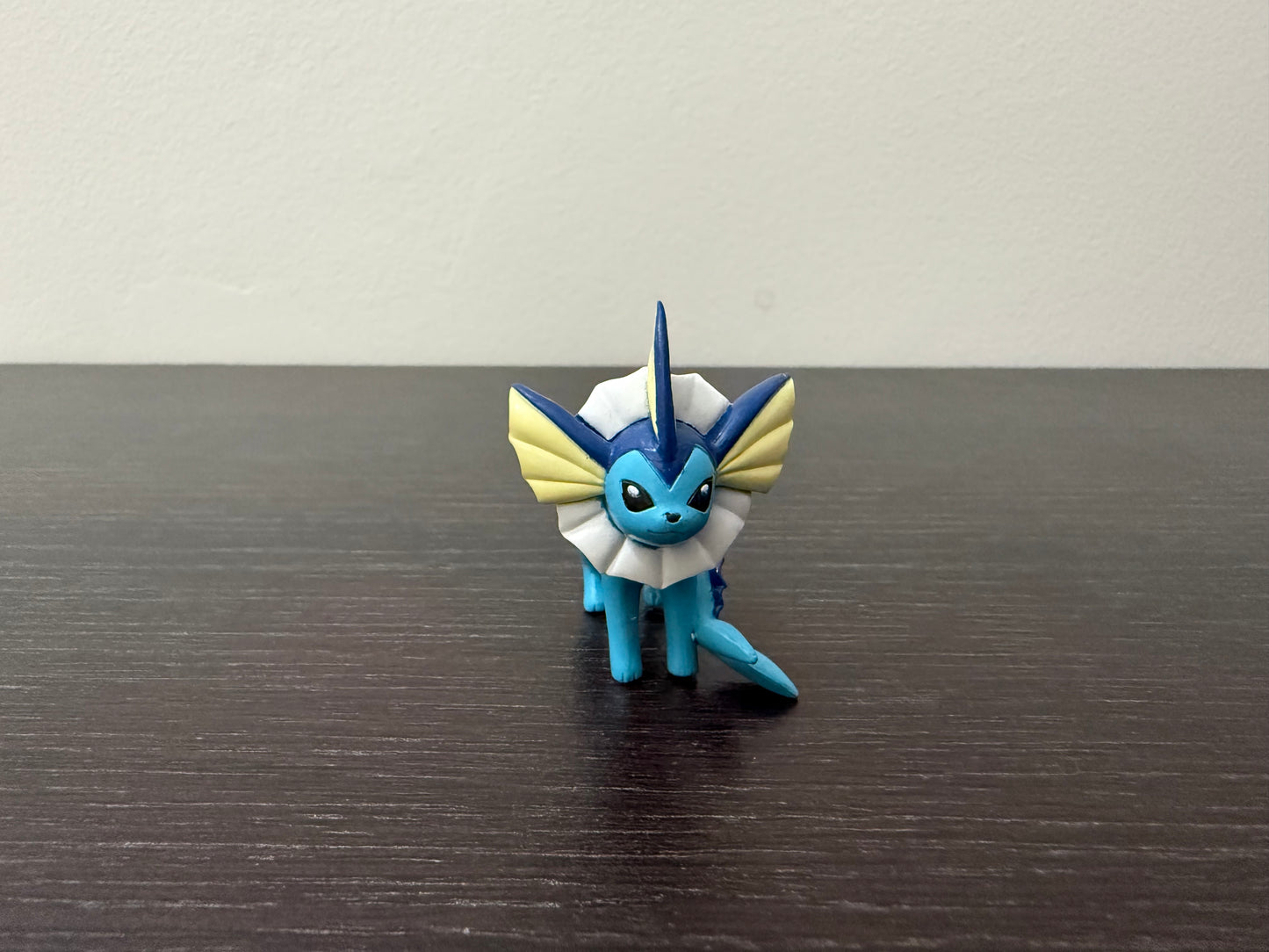 VAPOREON ALTERNATIVE POSE - FIGURE TOMY