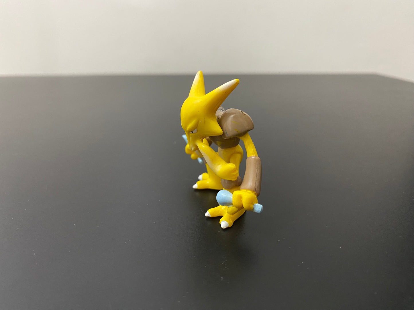 ALAKAZAM - FIGURE TOMY CGTSJ