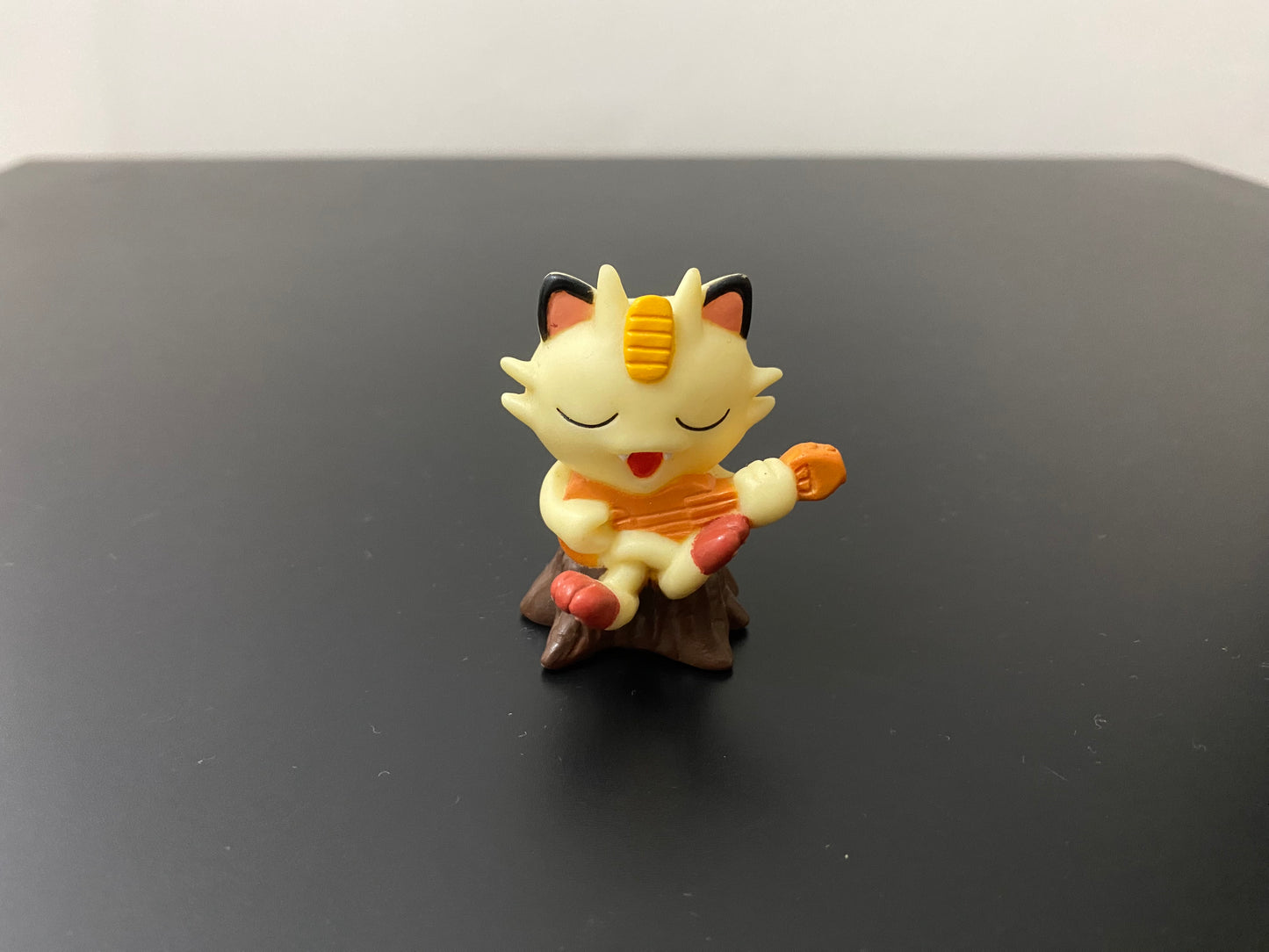 MEOWTH GUITAR - BANDAI FINGER PUPPET