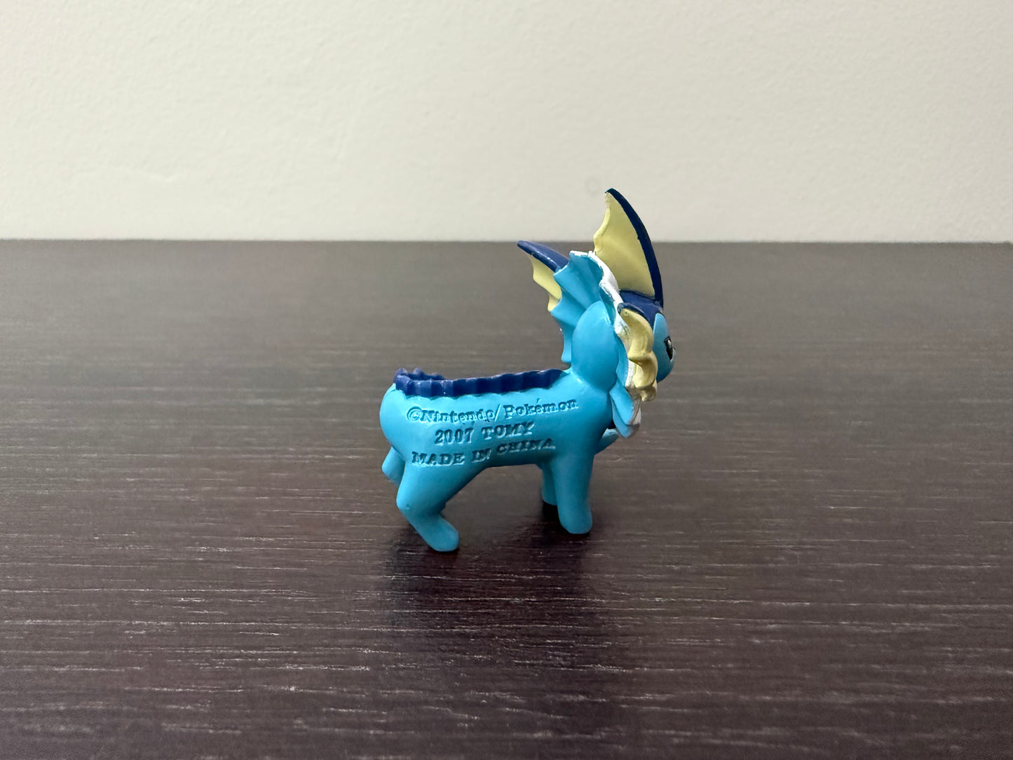 VAPOREON ALTERNATIVE POSE - FIGURE TOMY