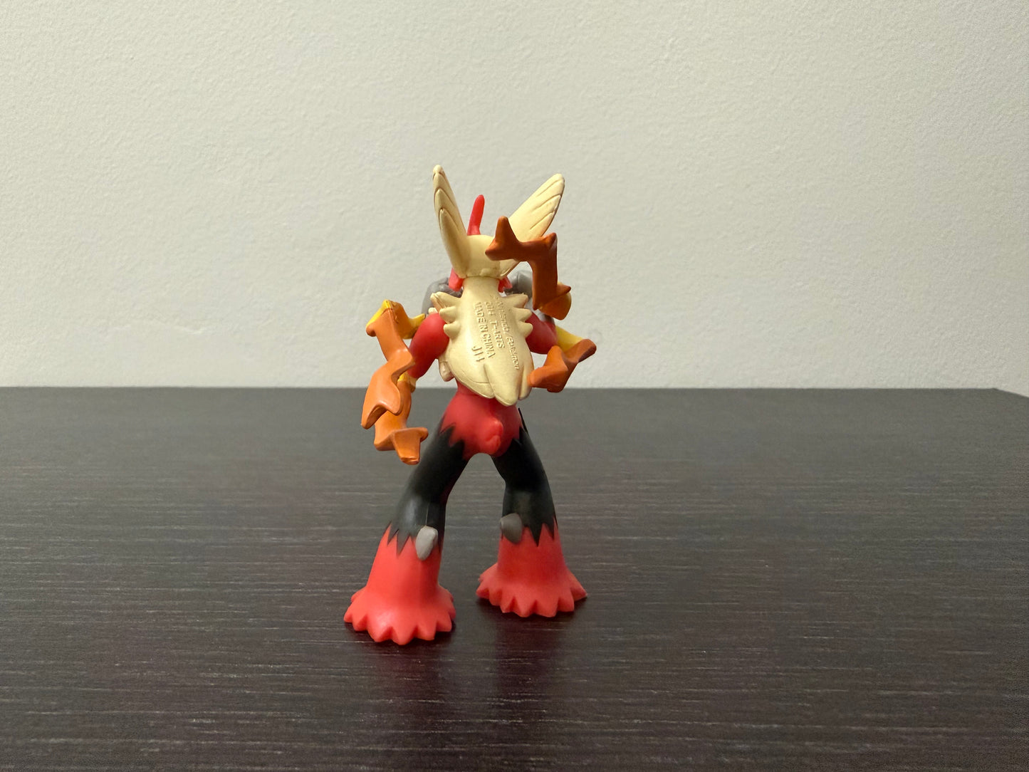 MEGA BLAZIKEN - FIGURE TOMY ARTS