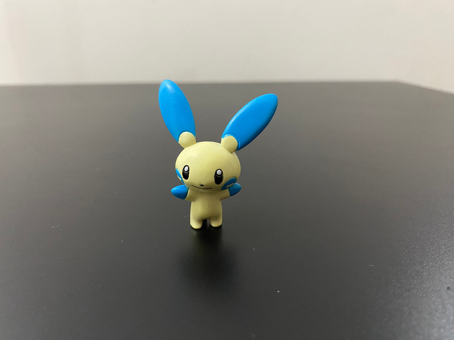 MINUN 2004 - FIGURE TOMY CGTSJ