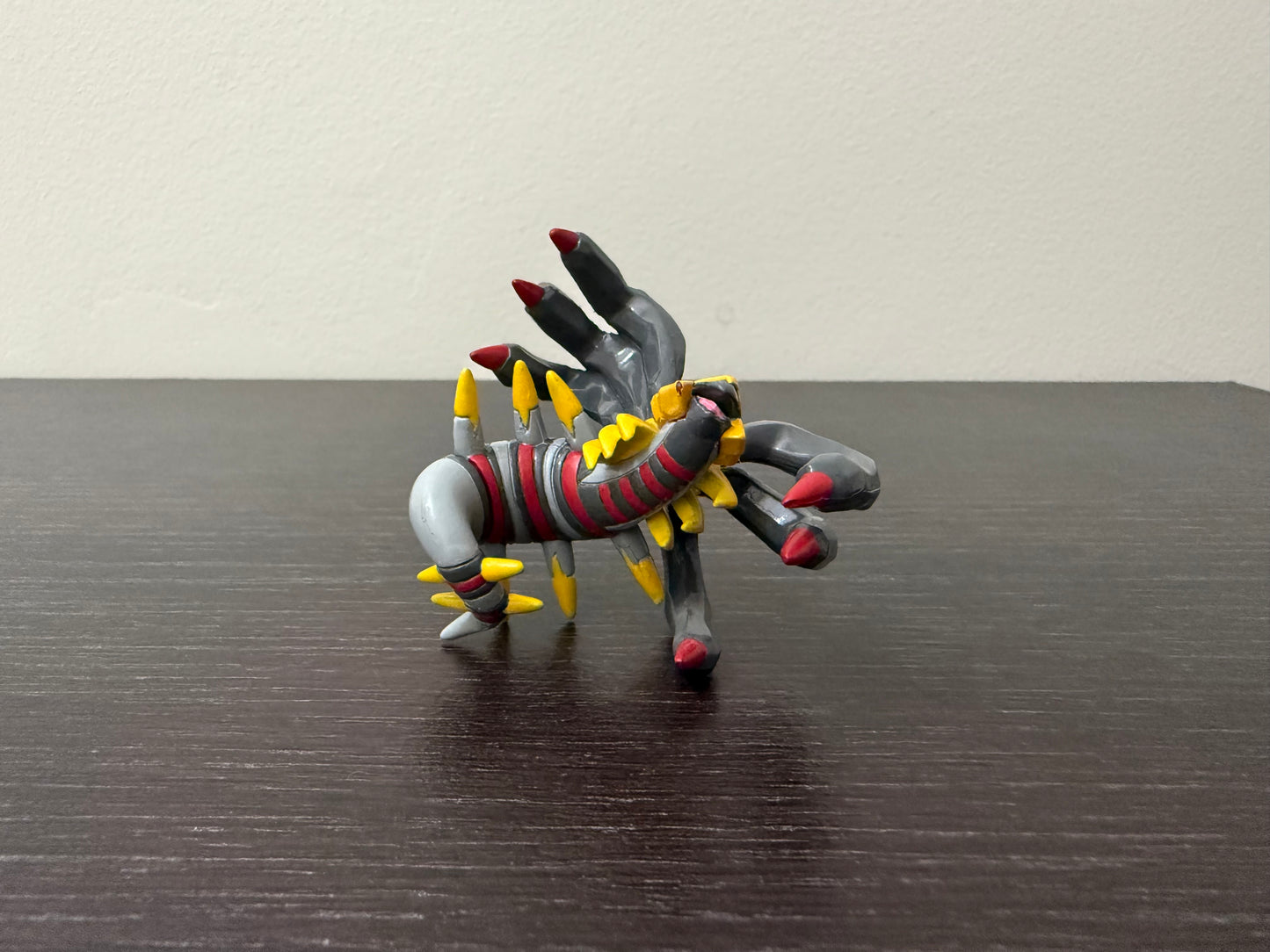 GIRATINA ORIGINAL FORM BATTLE POSE 2008 - FIGURE TOMY