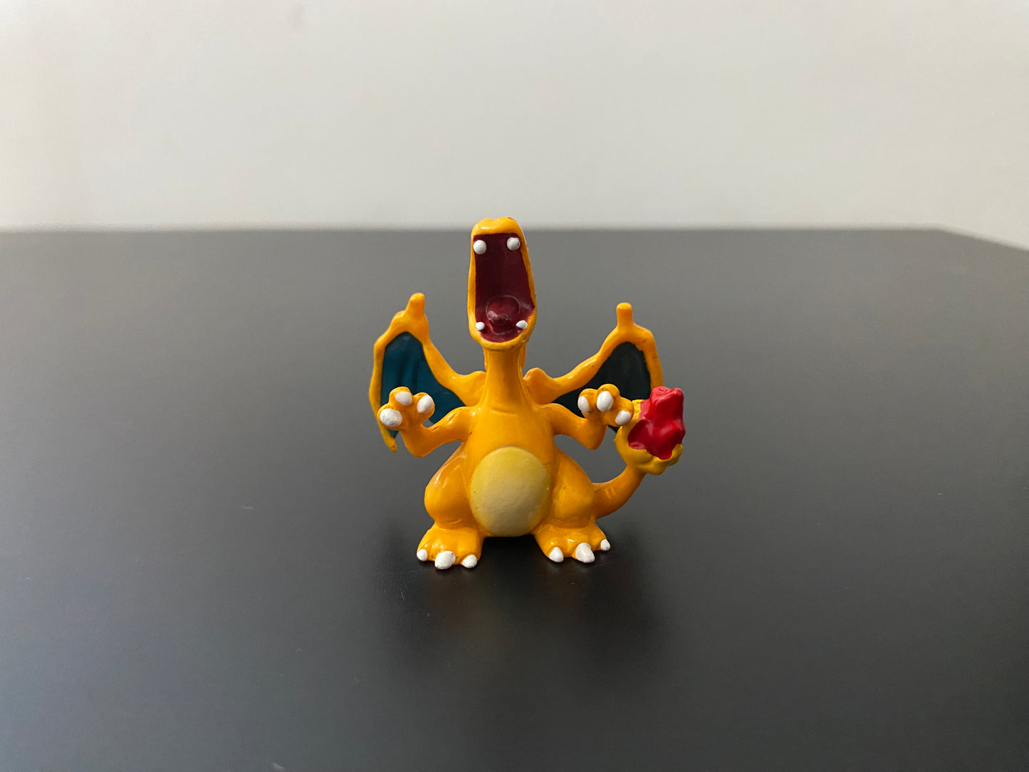 CHARIZARD - FIGURE TOMY CGTSJ