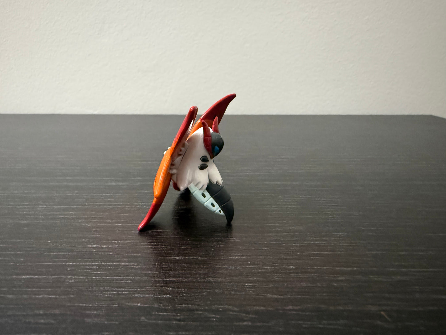 VOLCARONA - FIGURE TOMY