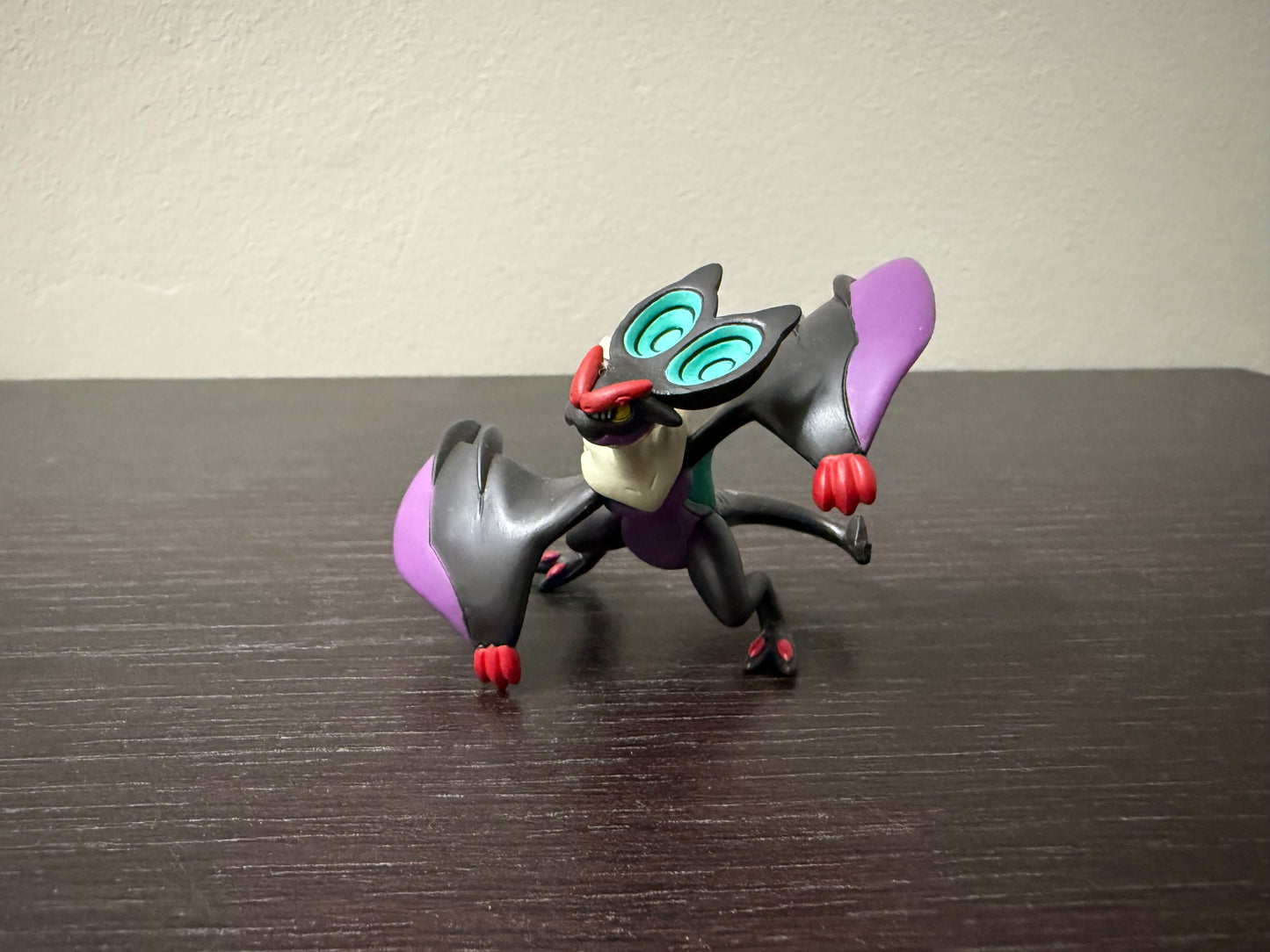 NOIVERN ALTERNATIVE POSE - FIGURE TOMY