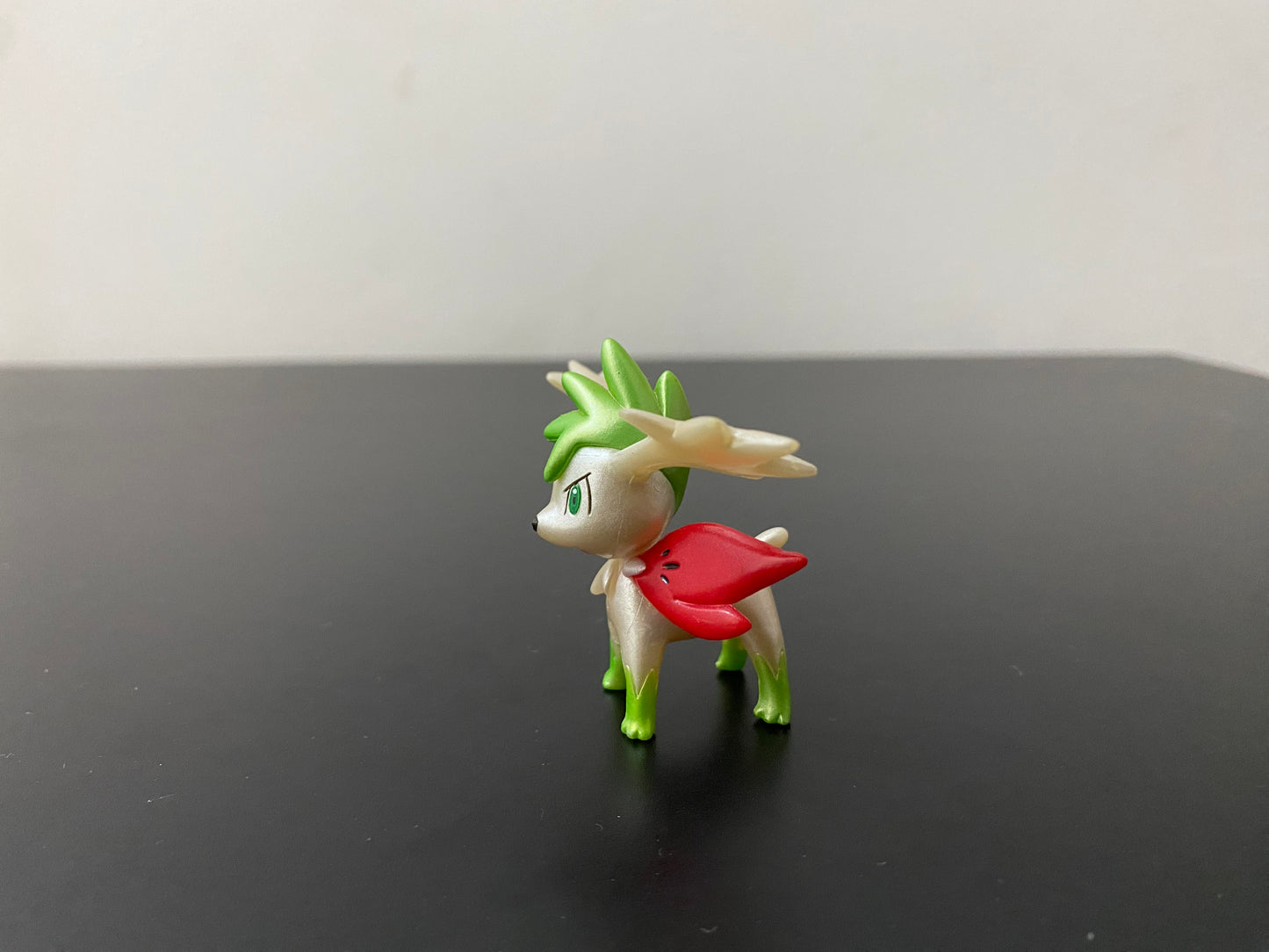 SHAYMIN SKY FORM PEARLY - FIGURE TOMY CGTSJ