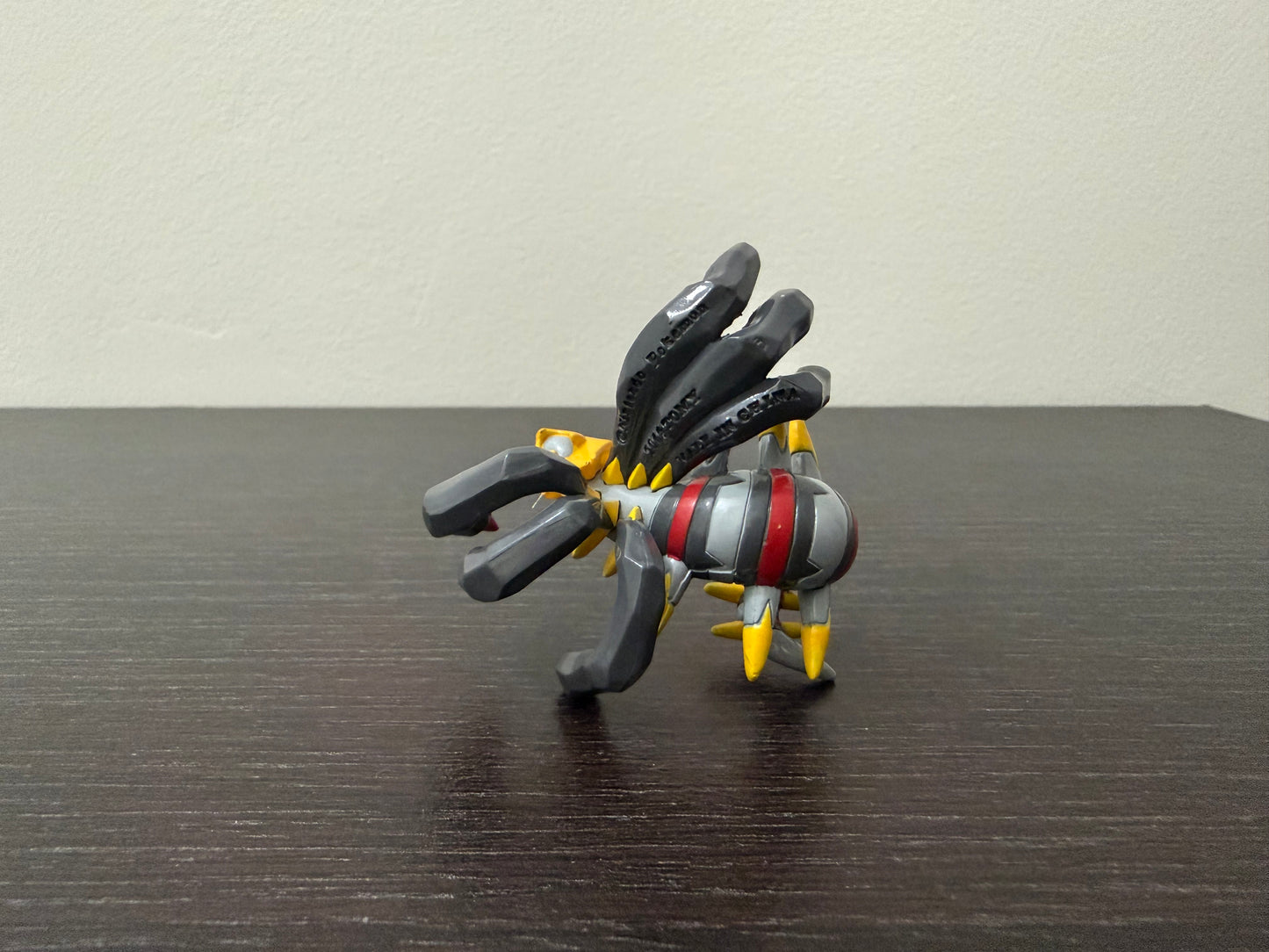 GIRATINA ORIGINAL FORM BATTLE POSE 2008 - FIGURE TOMY