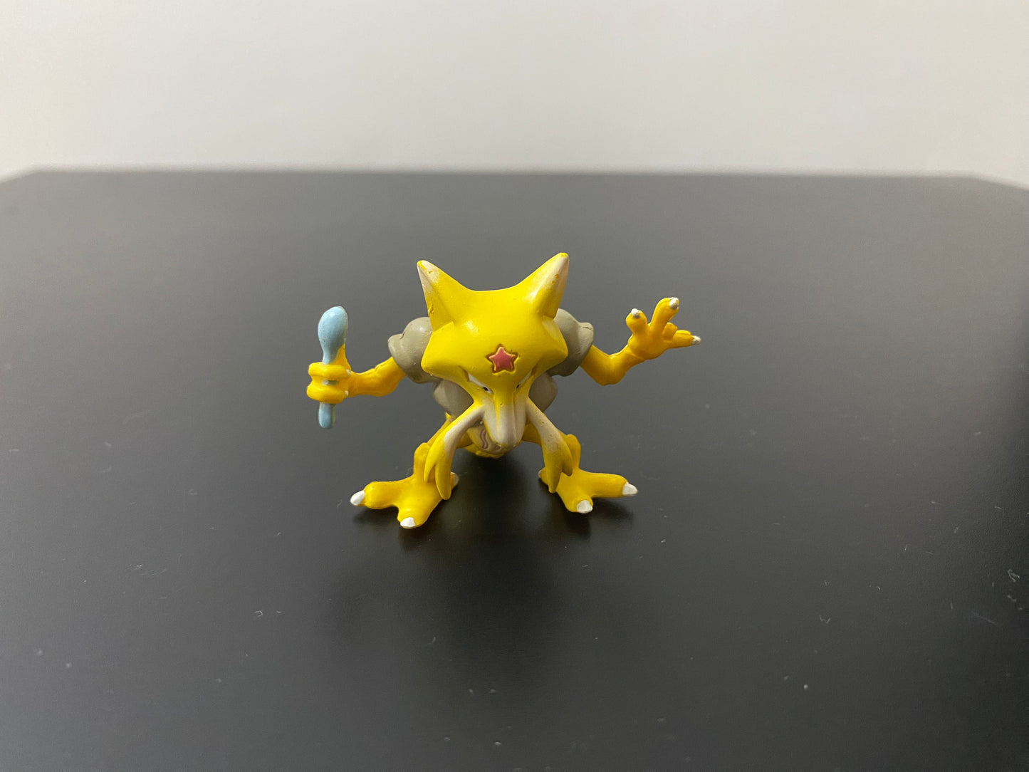 KADABRA - FIGURE TOMY CGTSJ