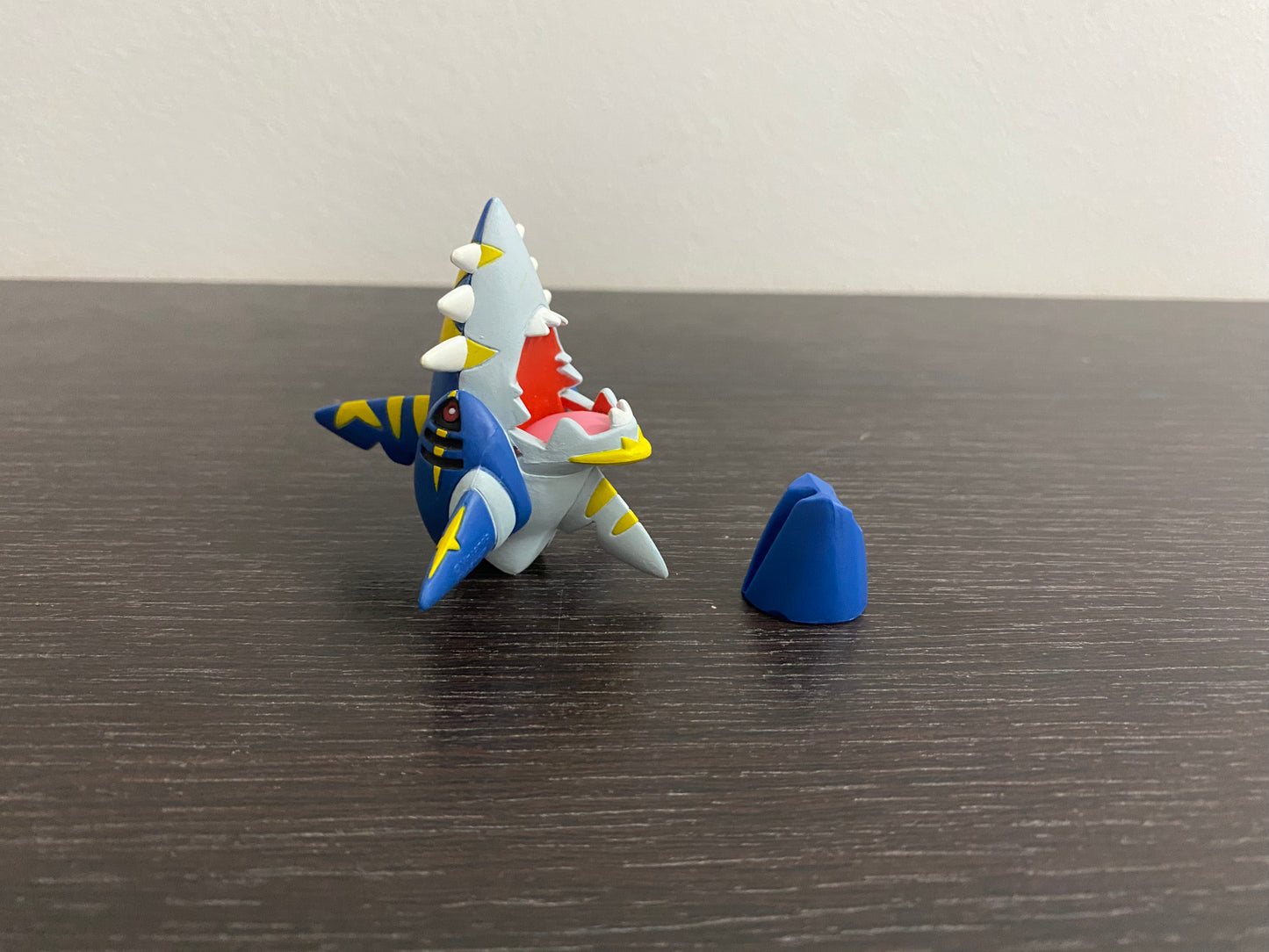 MEGA SHARPEDO - FIGURE TOMY