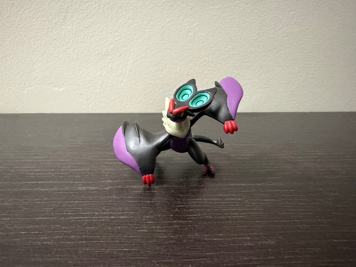 NOIVERN ALTERNATIVE POSE - FIGURE TOMY
