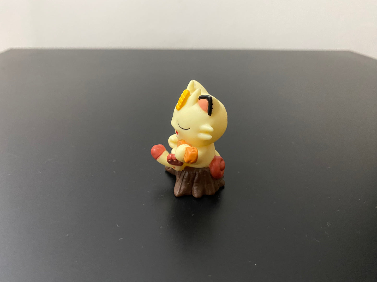 MEOWTH GUITAR - BANDAI FINGER PUPPET