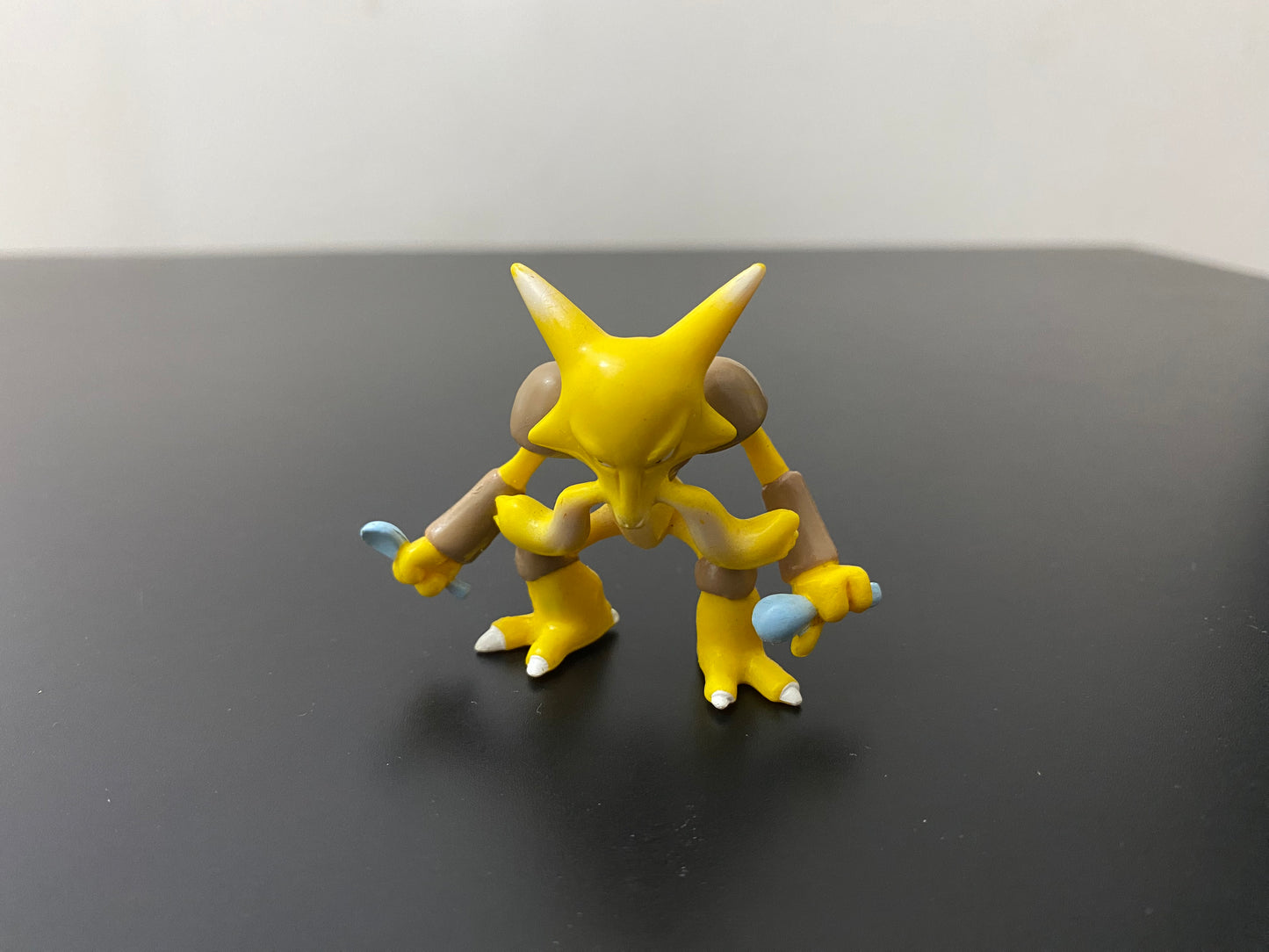 ALAKAZAM - FIGURE TOMY CGTSJ