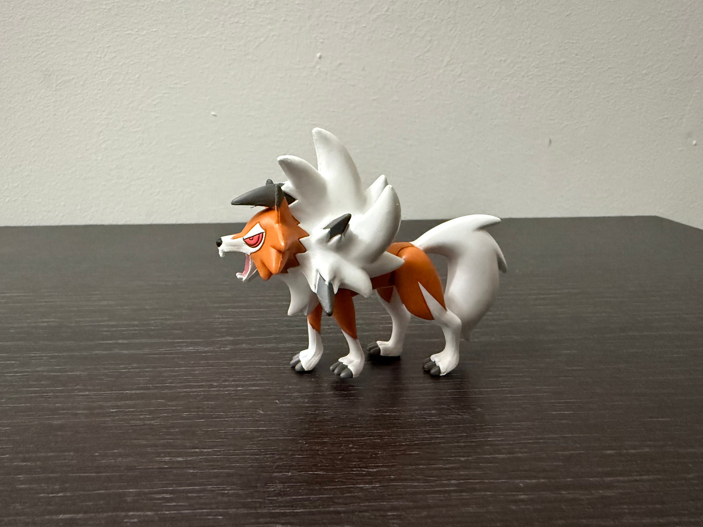 LYCANROC DUSK FORM HYPER SIZE - FIGURE TOMY