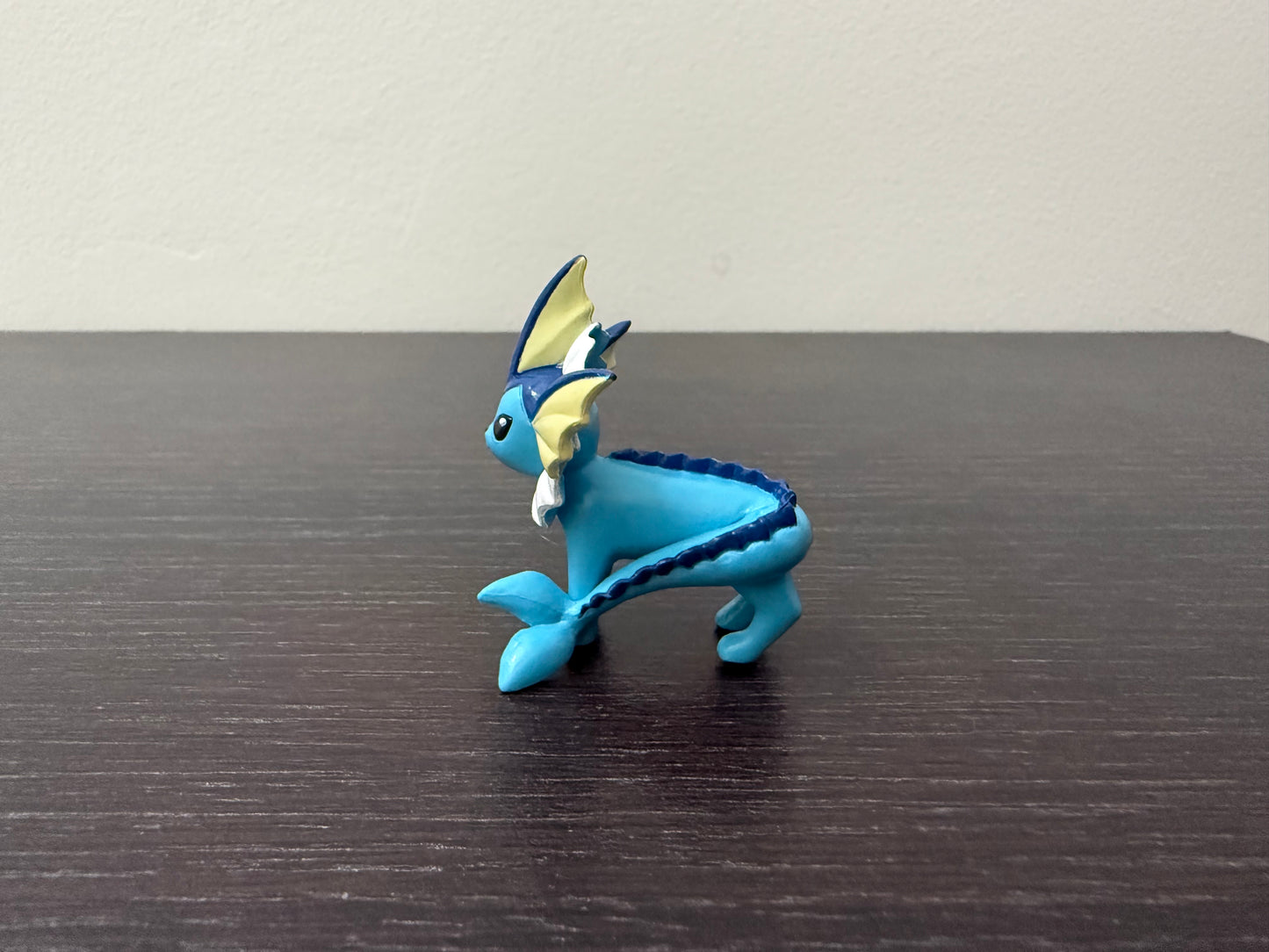 VAPOREON ALTERNATIVE POSE - FIGURE TOMY
