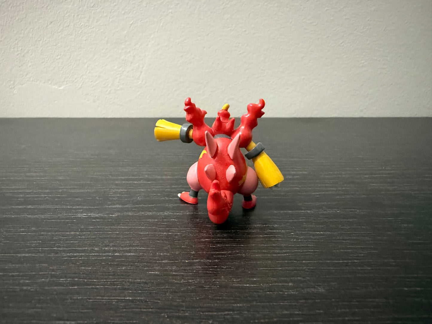 MAGMORTAR - FIGURE TOMY