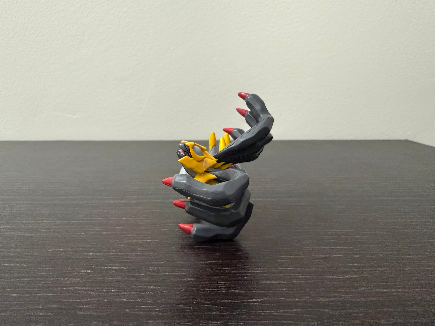 GIRATINA ORIGINAL FORM BATTLE POSE 2008 - FIGURE TOMY