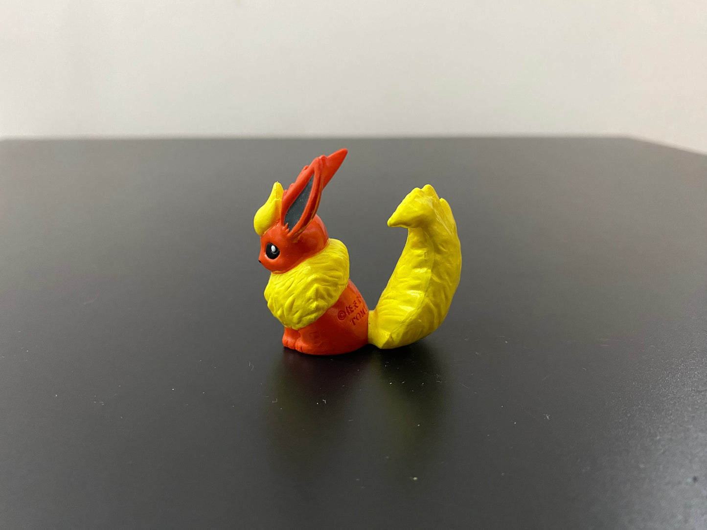 FLAREON NEW COLOR - FIGURE TOMY CGTSJ