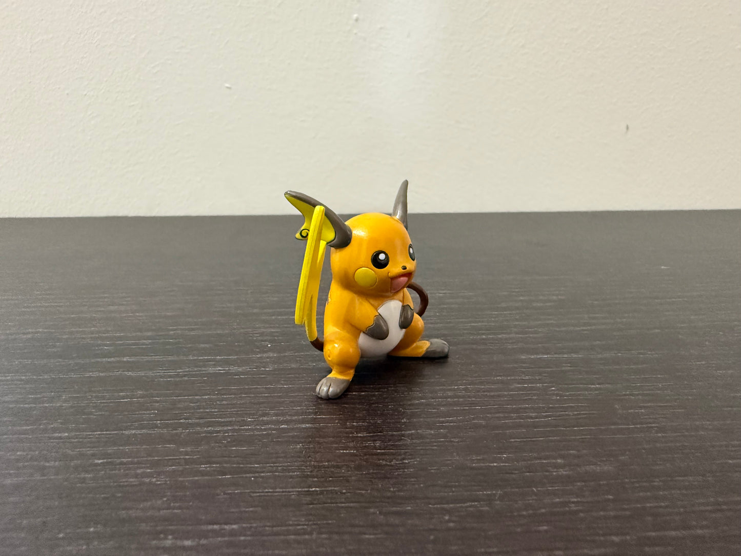 RAICHU ALTERNATIVE POSE - FIGURE TOMY
