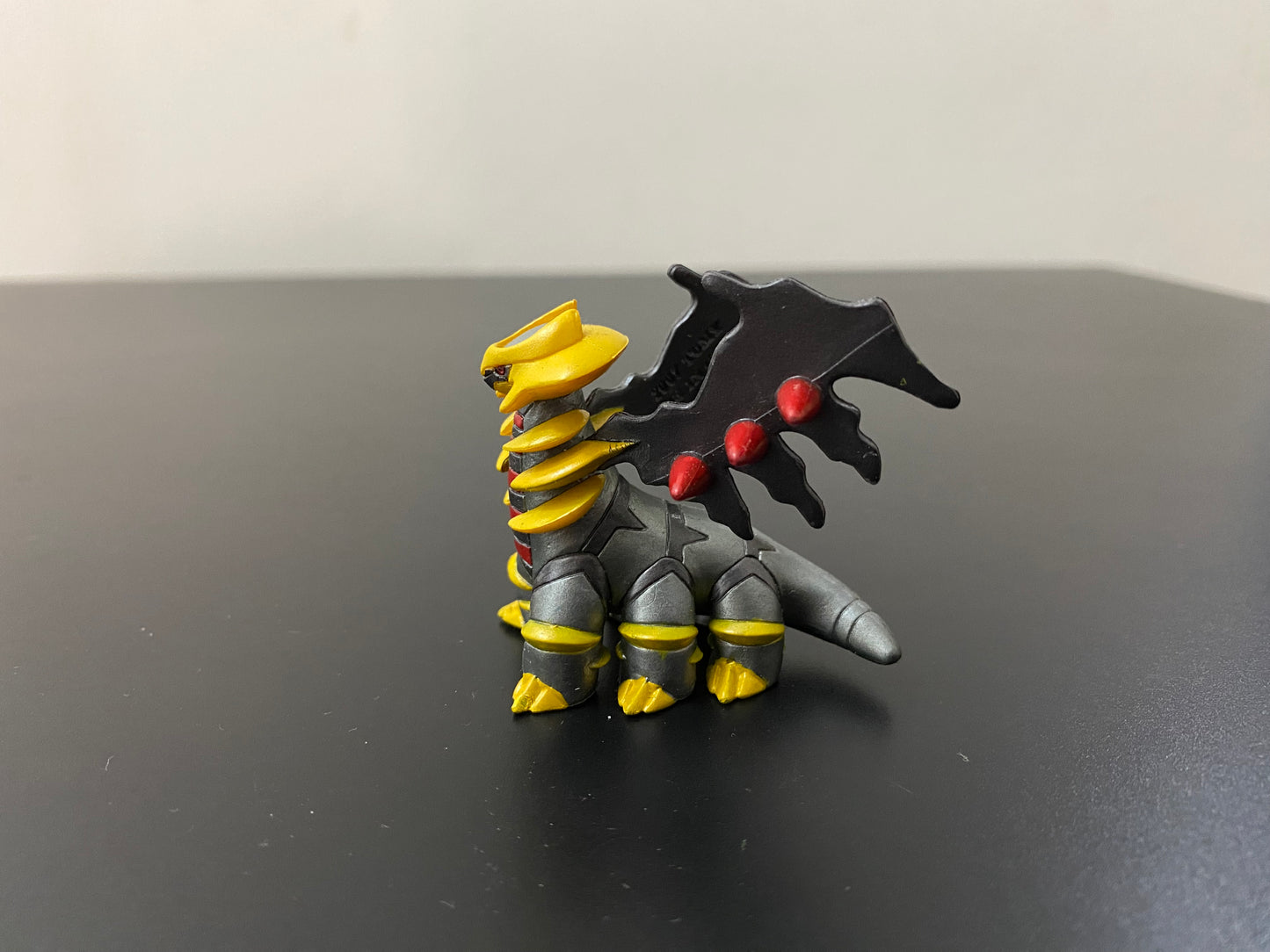 GIRATINA METALLIC - FIGURE TOMY CGTSJ