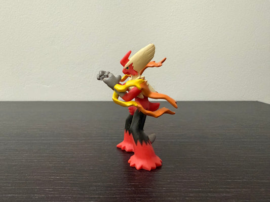 MEGA BLAZIKEN - FIGURE TOMY ARTS