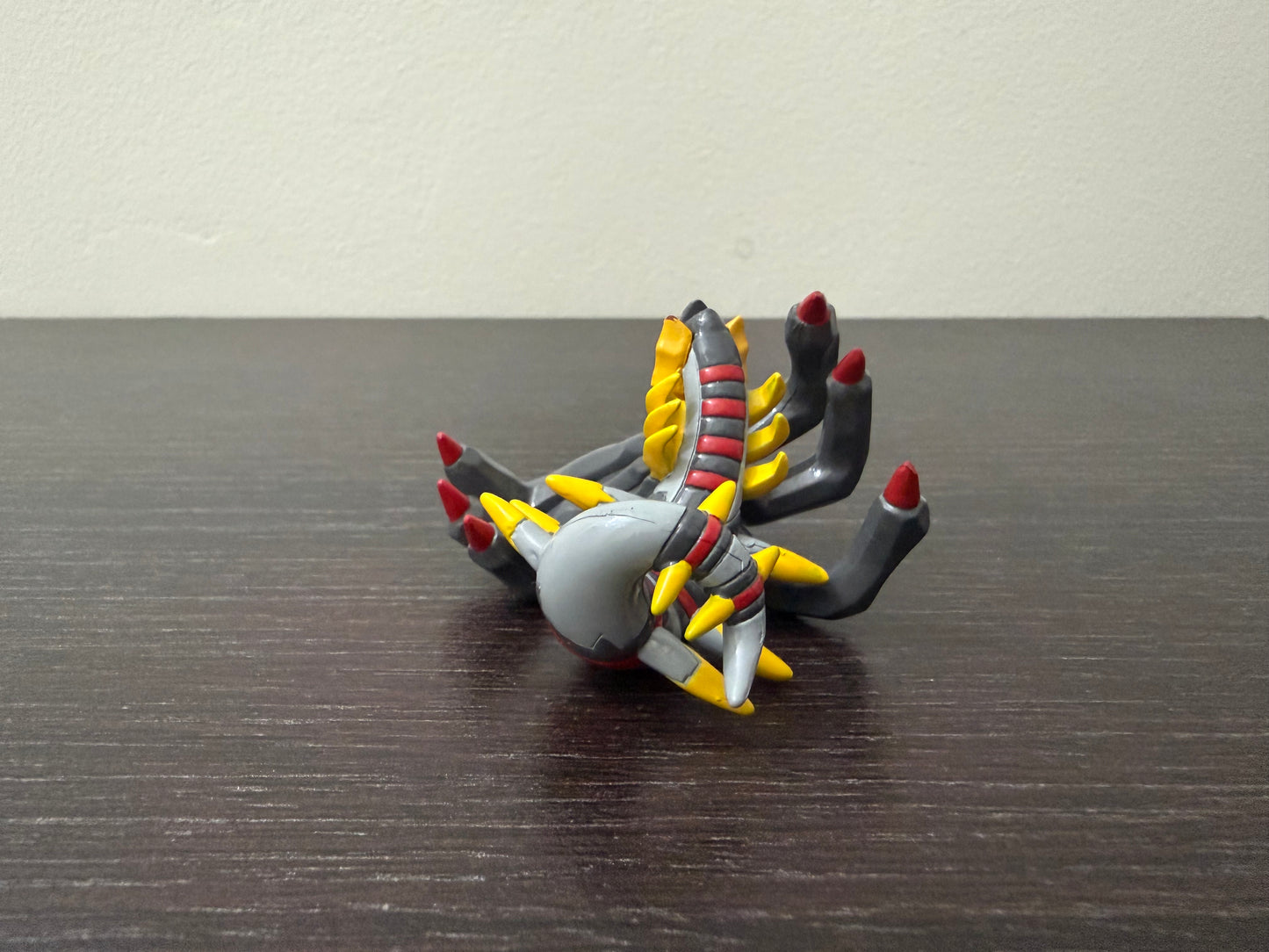 GIRATINA ORIGINAL FORM BATTLE POSE 2008 - FIGURE TOMY