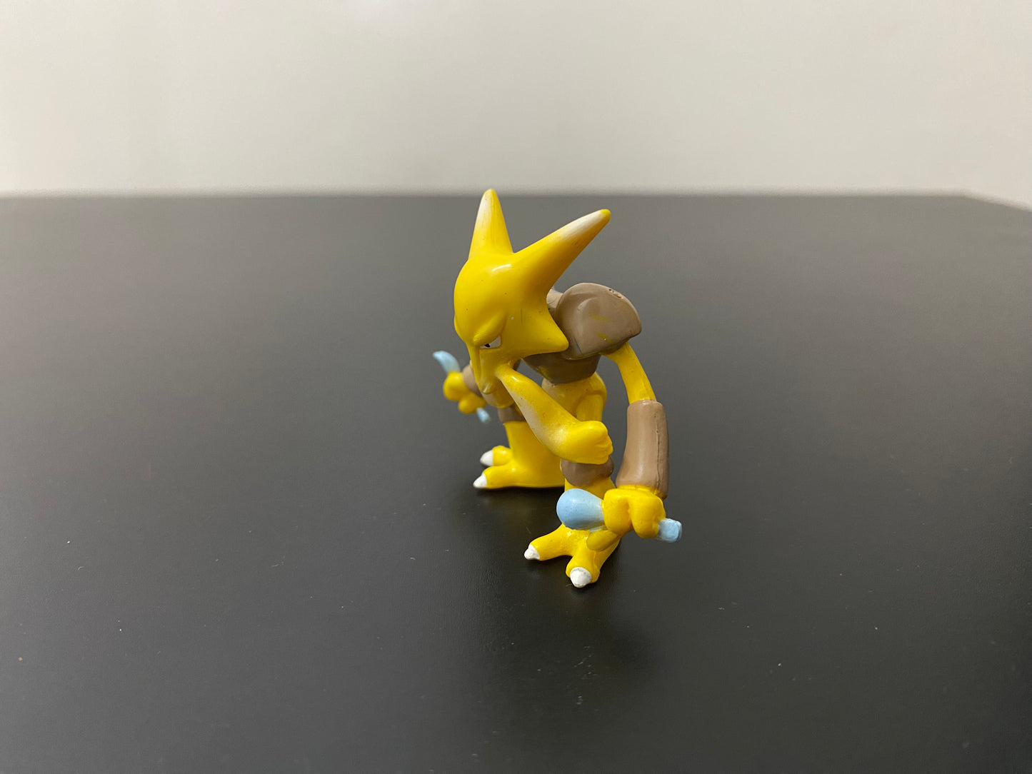 ALAKAZAM - FIGURE TOMY CGTSJ