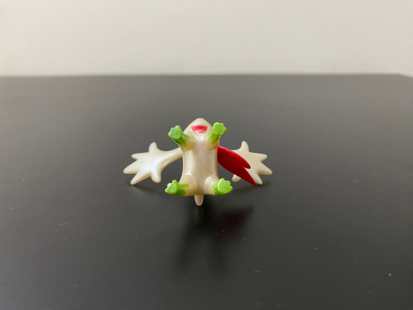 SHAYMIN SKY FORM PEARLY - FIGURE TOMY CGTSJ