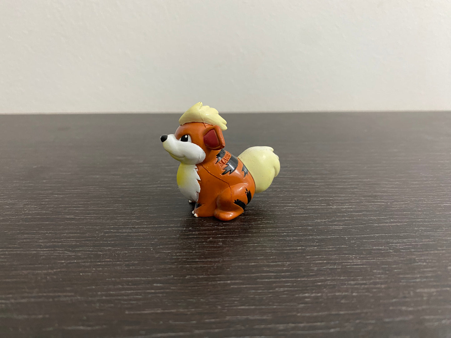 GROWLITHE - FIGURE TOMY CGTSJ