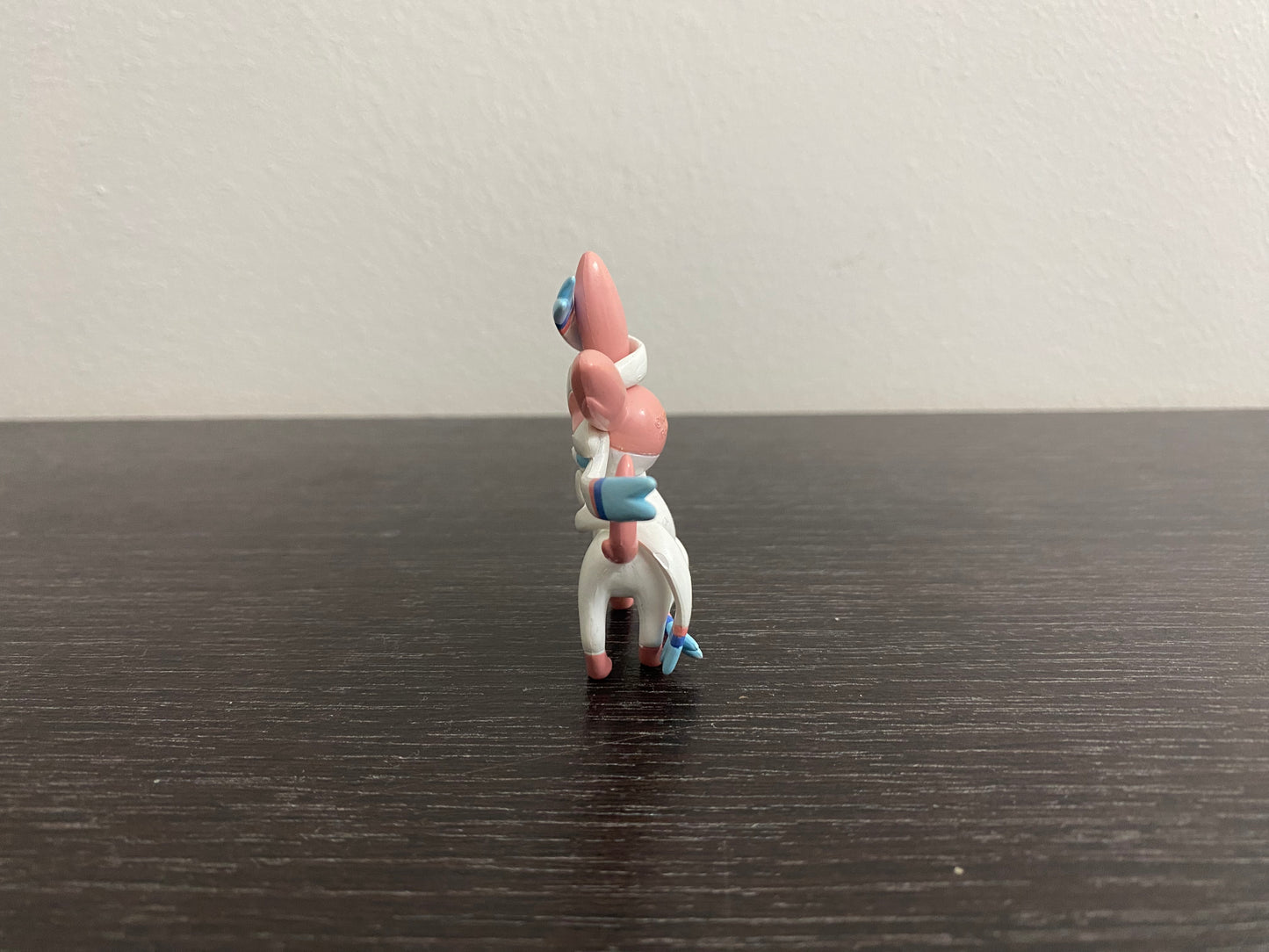 SYLVEON FIRST EDITION - FIGURE TOMY